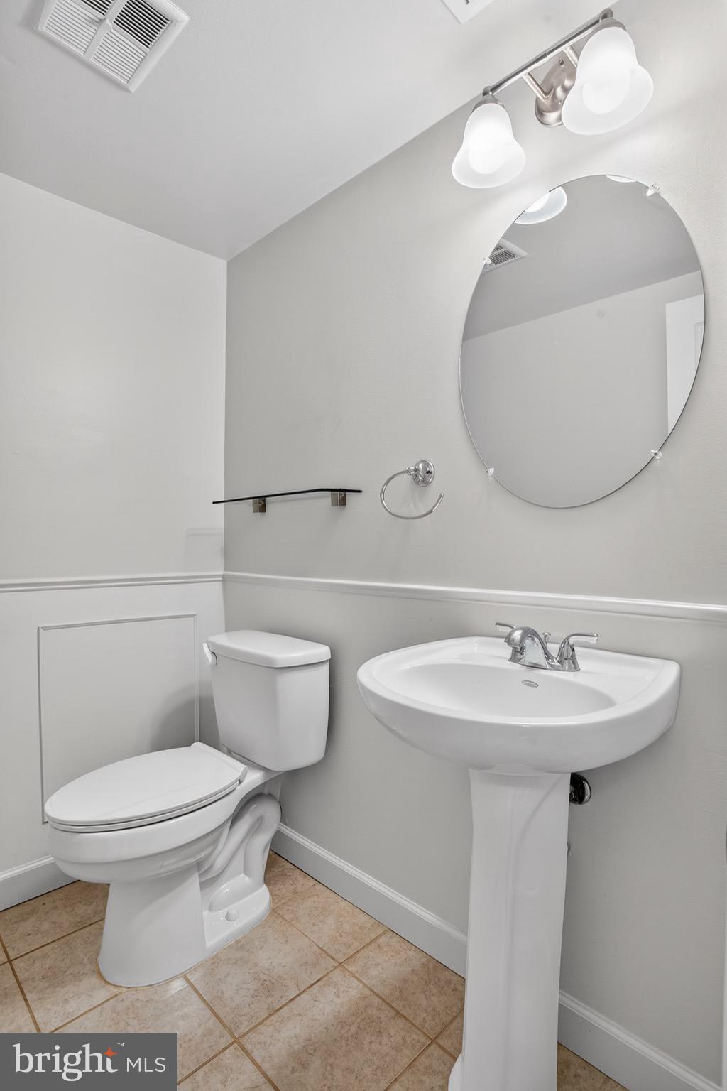 WILLIAMSBURG SQUARE - Residential