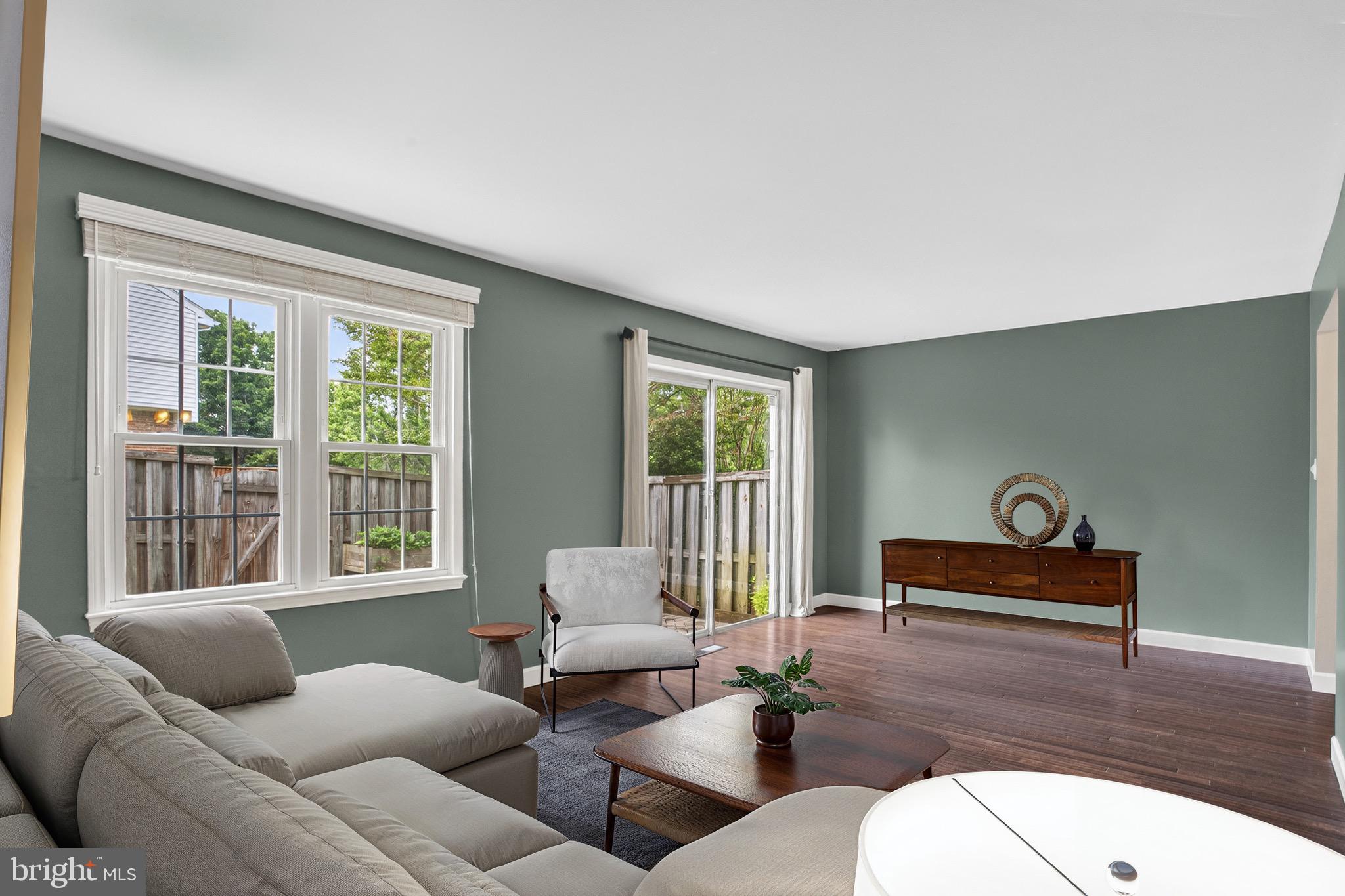 WILLIAMSBURG SQUARE - Residential