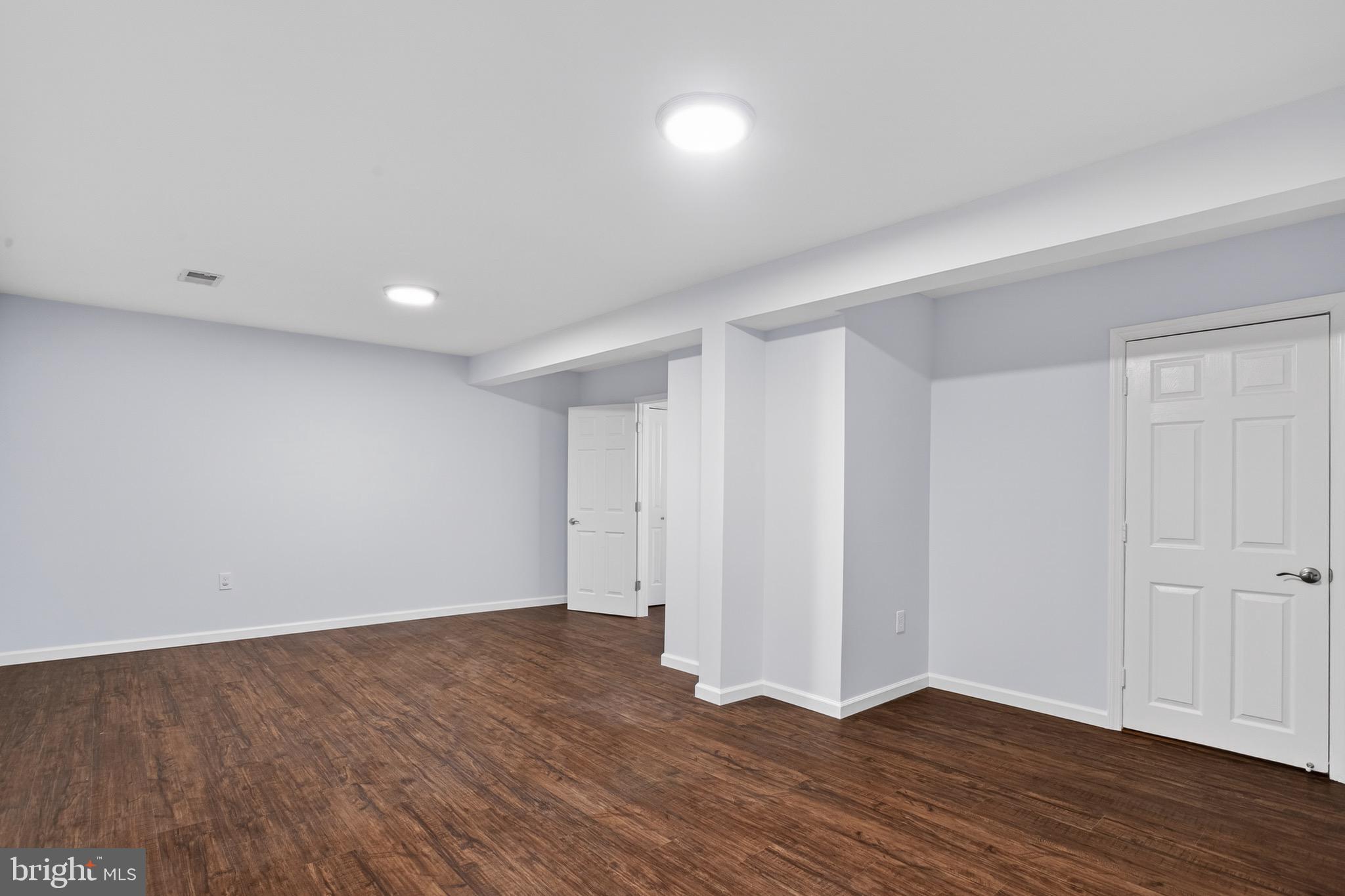 WILLIAMSBURG SQUARE - Residential