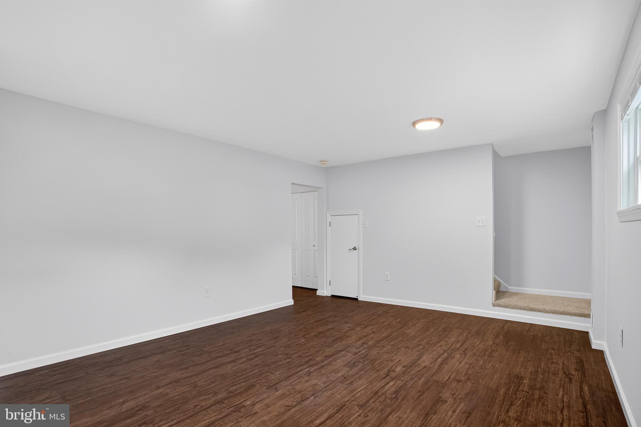 WILLIAMSBURG SQUARE - Residential
