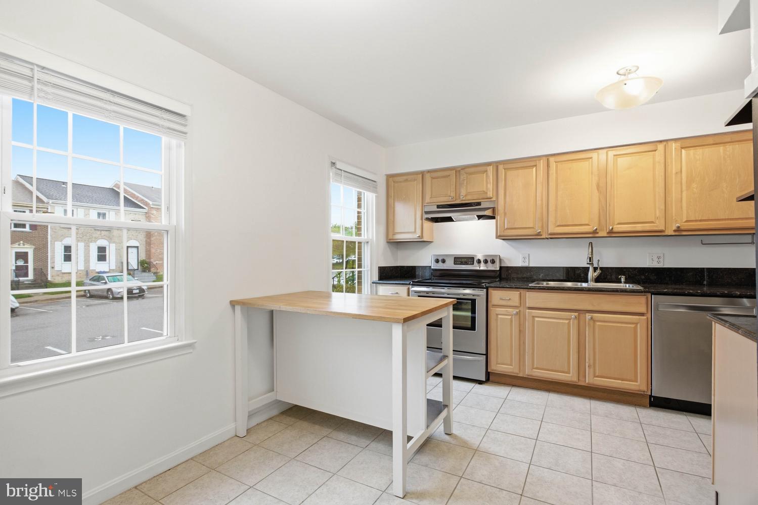 WILLIAMSBURG SQUARE - Residential