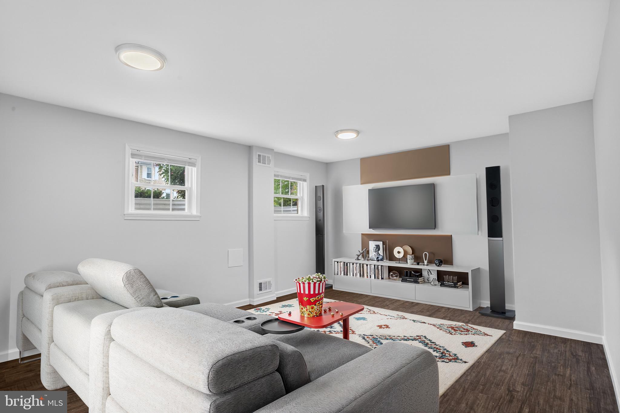 WILLIAMSBURG SQUARE - Residential