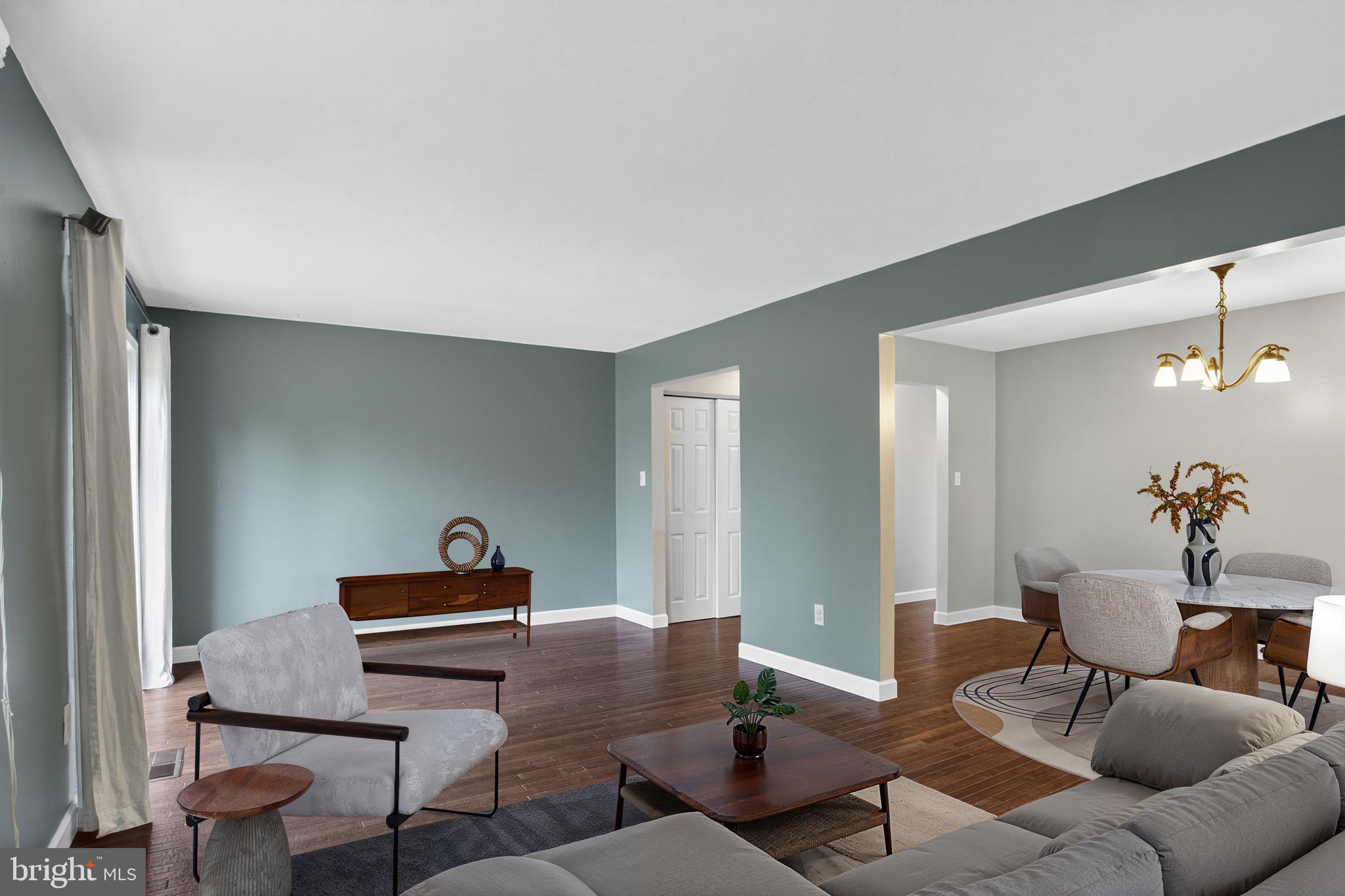 WILLIAMSBURG SQUARE - Residential
