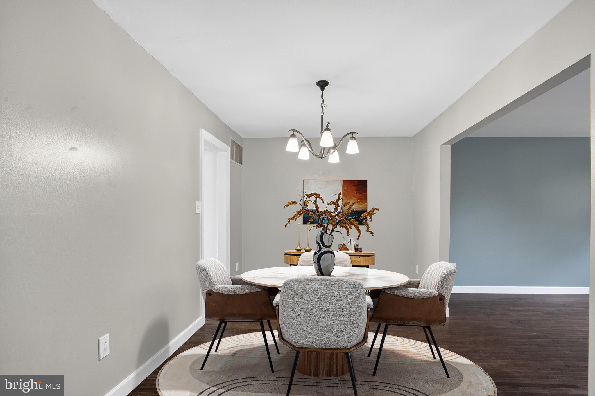 WILLIAMSBURG SQUARE - Residential