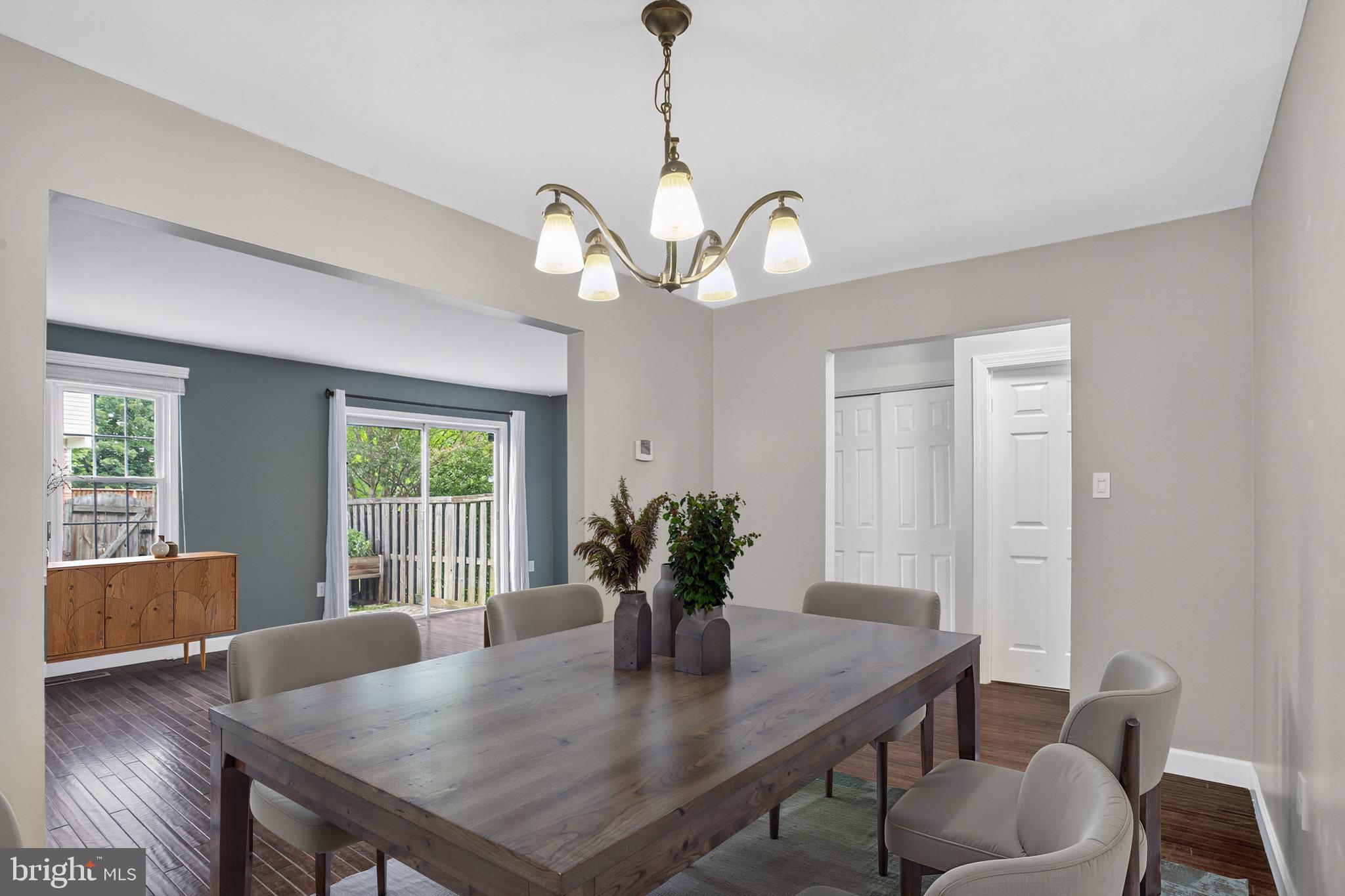 WILLIAMSBURG SQUARE - Residential