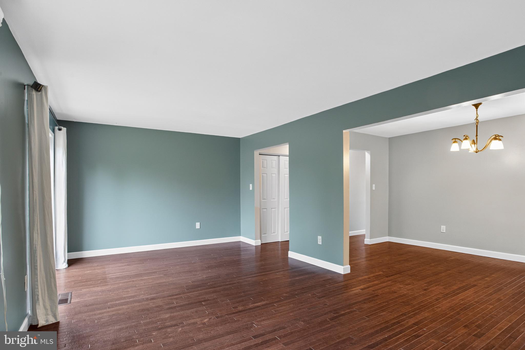 WILLIAMSBURG SQUARE - Residential