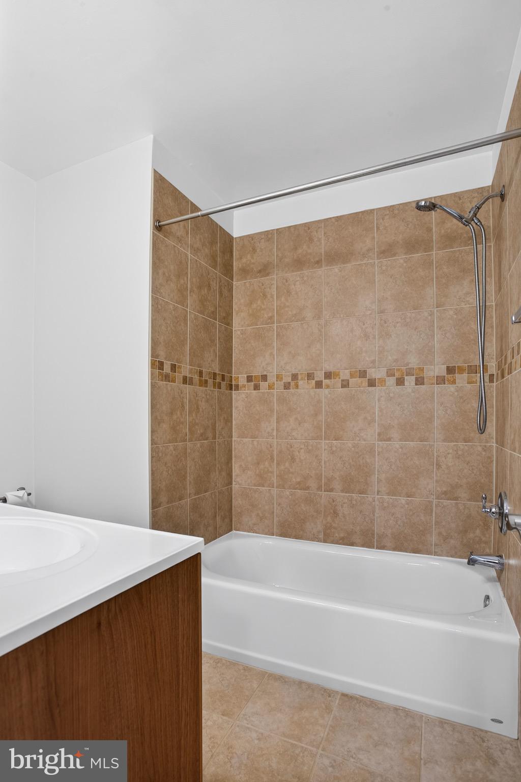 WILLIAMSBURG SQUARE - Residential