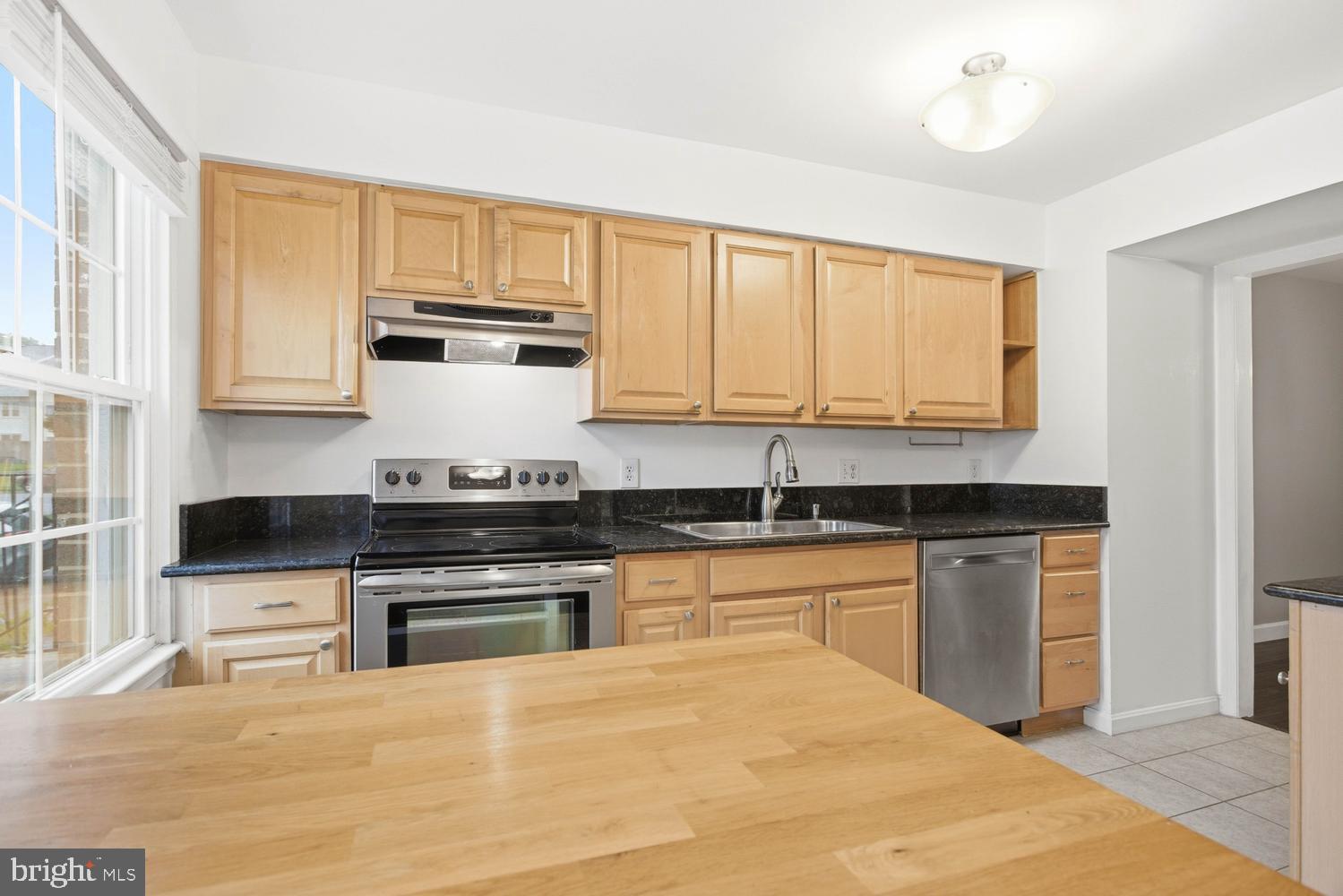 WILLIAMSBURG SQUARE - Residential