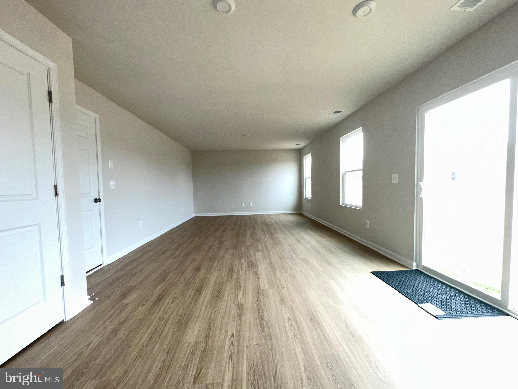 STONE SPRING - Residential Lease