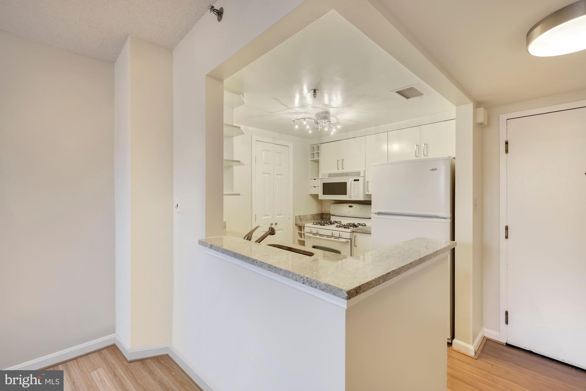 THE CHRISTOPHER - Residential