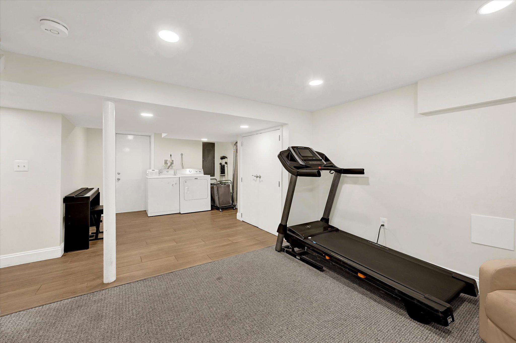 POPLAR HILL - Residential