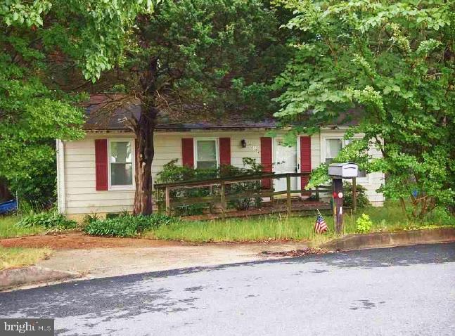This rancher home, located in the community of Discovery, is seated in a spacious lot approximately 0.36 acres and is perfect for outdoor activities or relaxing in a private setting. This home with 3 bedrooms and a full bathroom is in close proximity to daily conveniences such as local restaurants, food market and  shopping center. Additionally, it is a few minutes away from Patuxent Naval Center and the marina.
