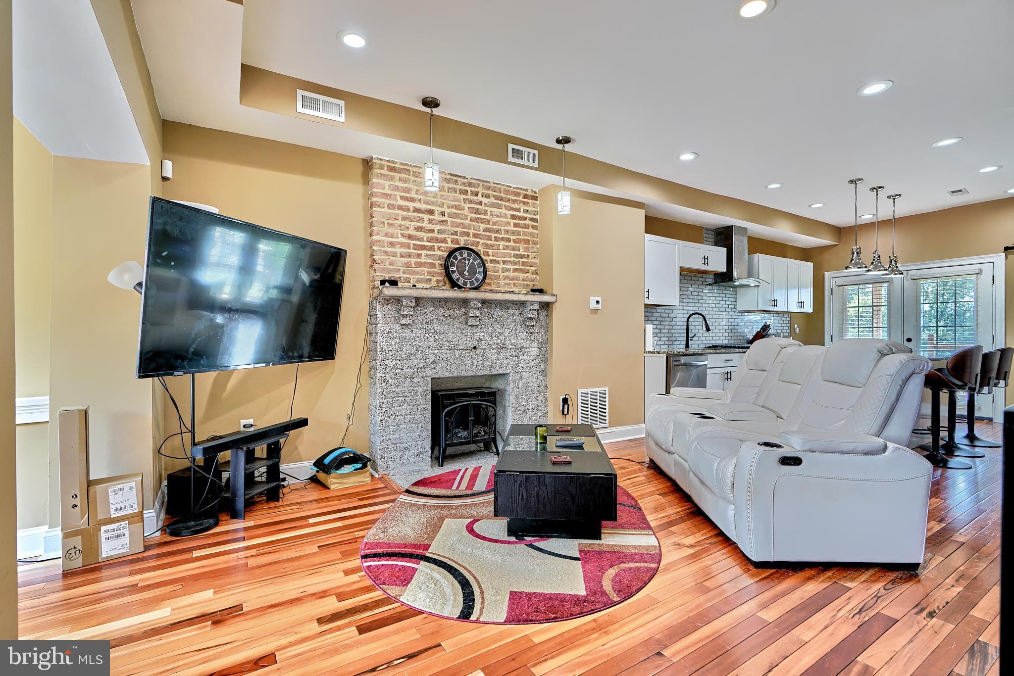 BROADWAY EAST - Residential