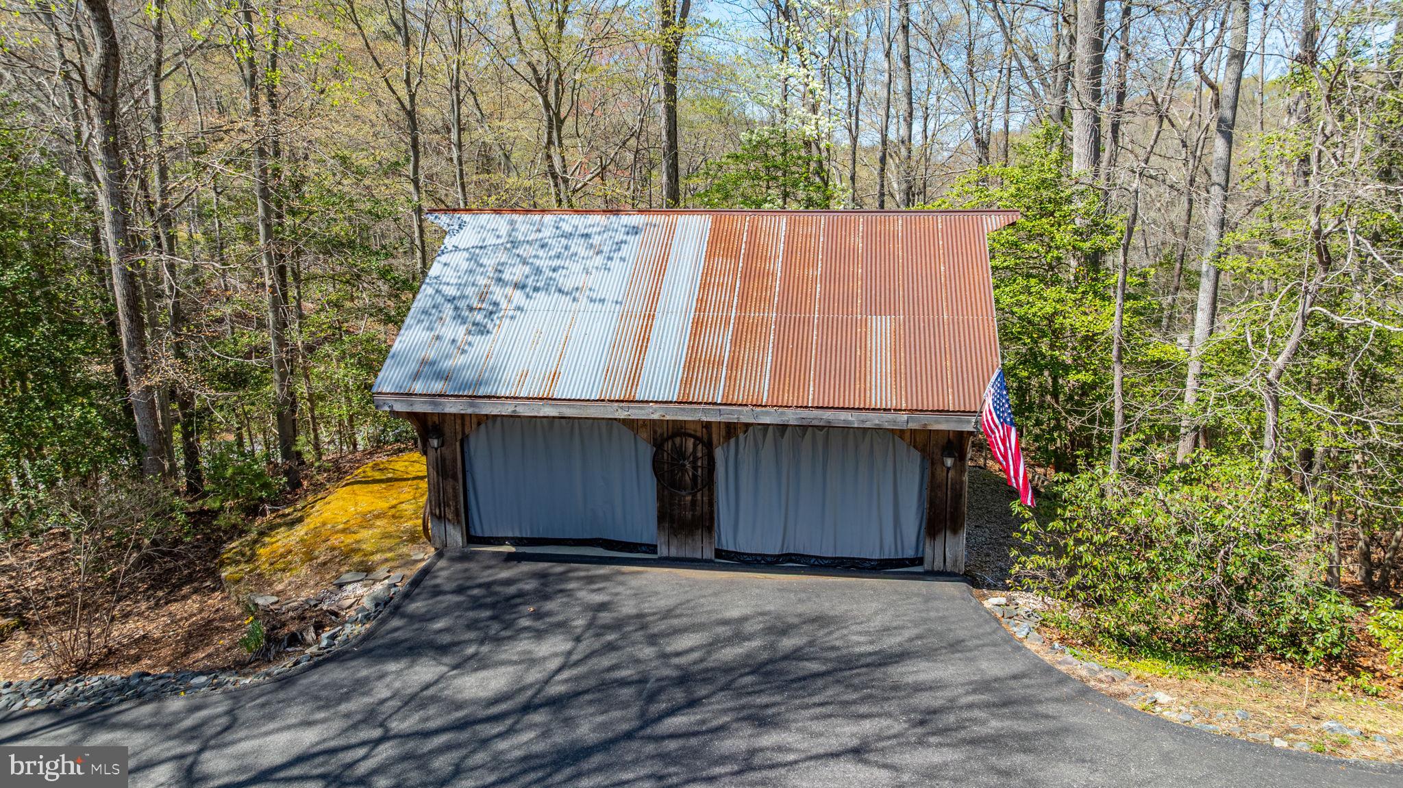 FERRY LANDING WOODS - Residential