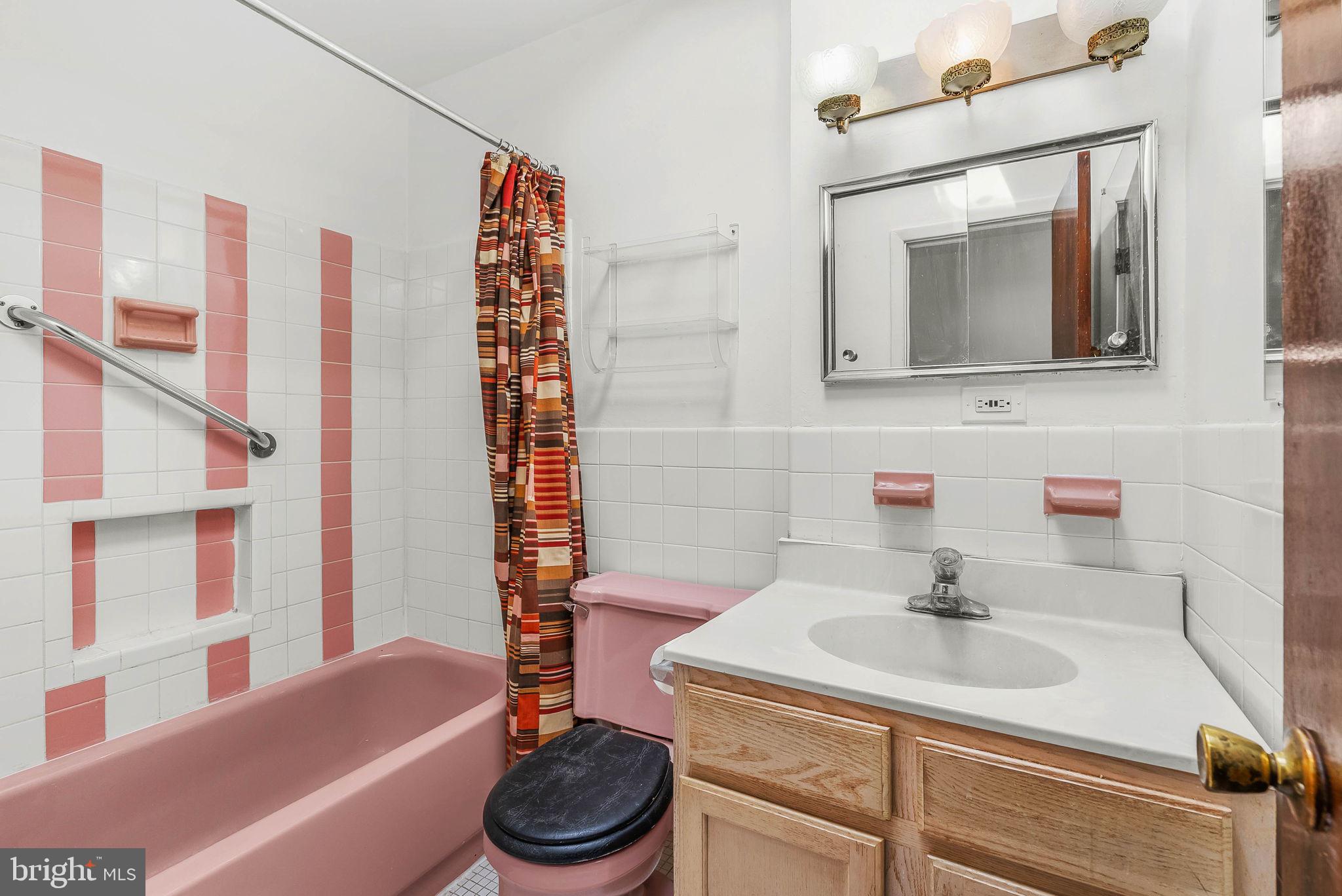 ROXBOROUGH - Residential