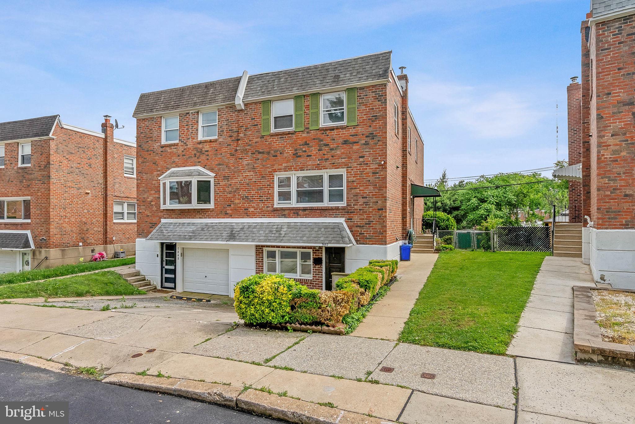 ROXBOROUGH - Residential