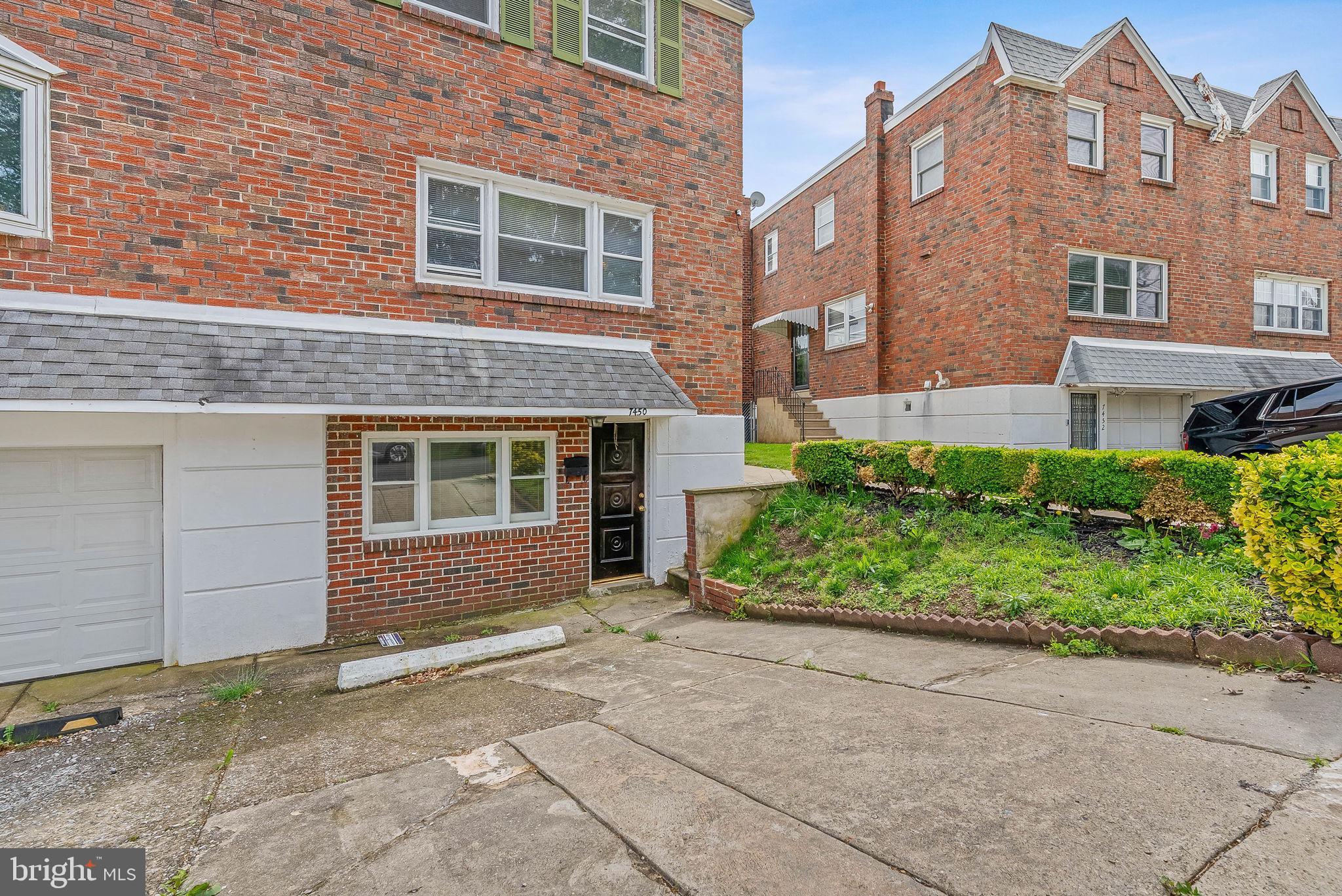 ROXBOROUGH - Residential