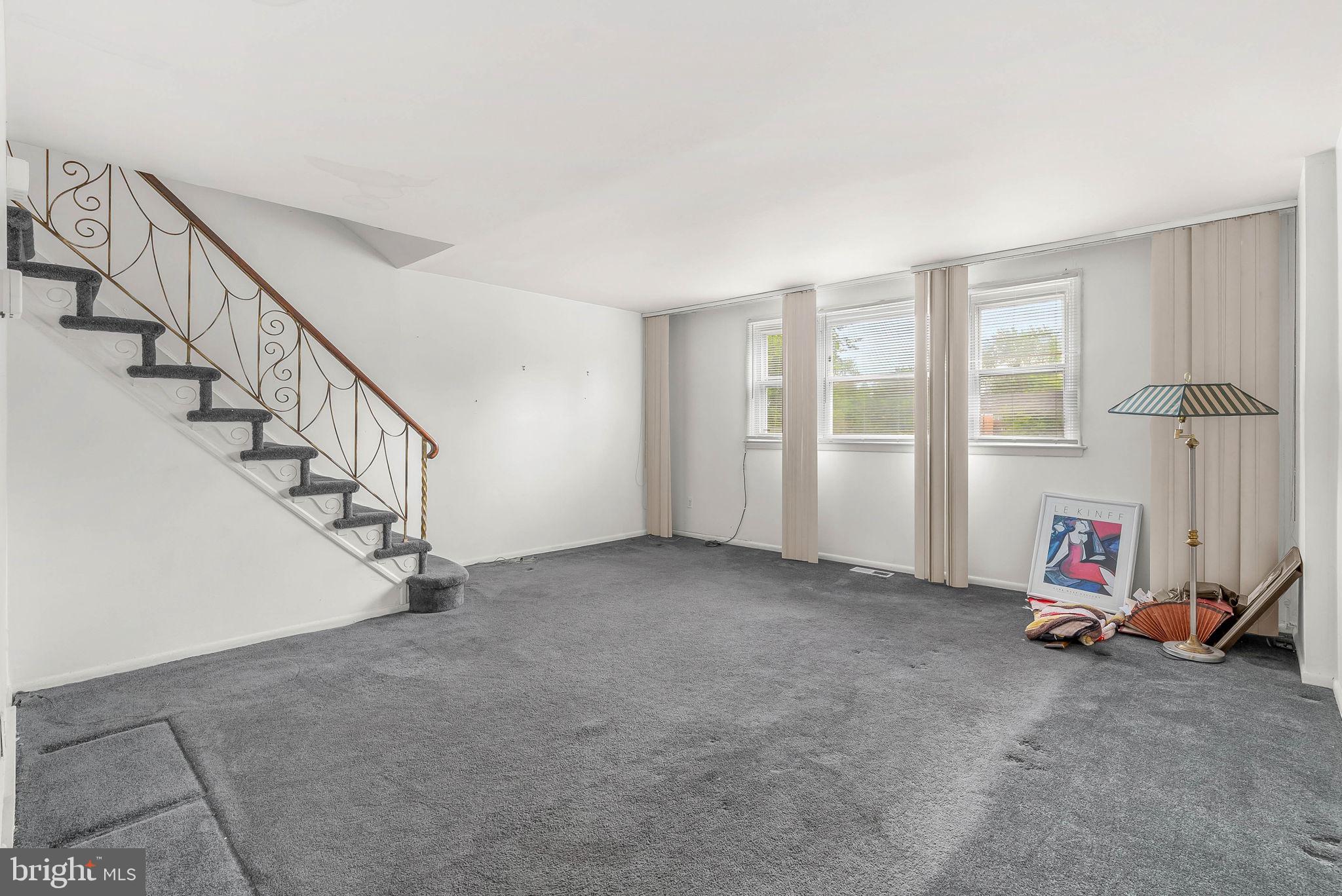 ROXBOROUGH - Residential