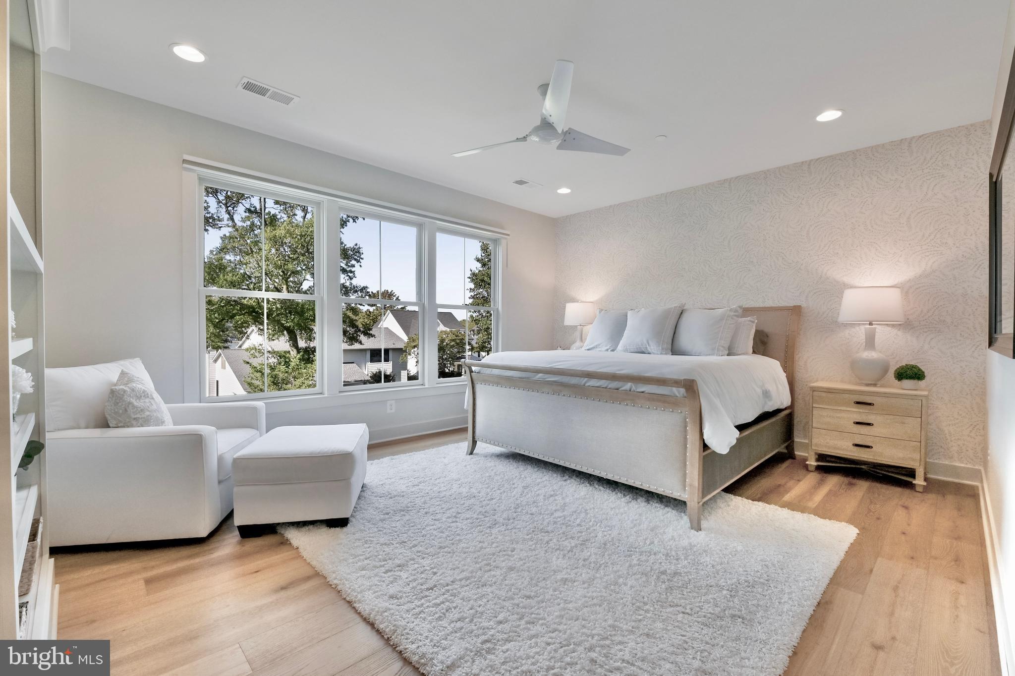 LAKE SHORE - Residential