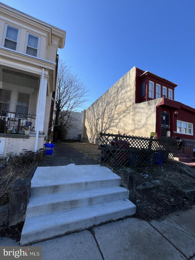 PHILADELPHIA (WEST) - Land