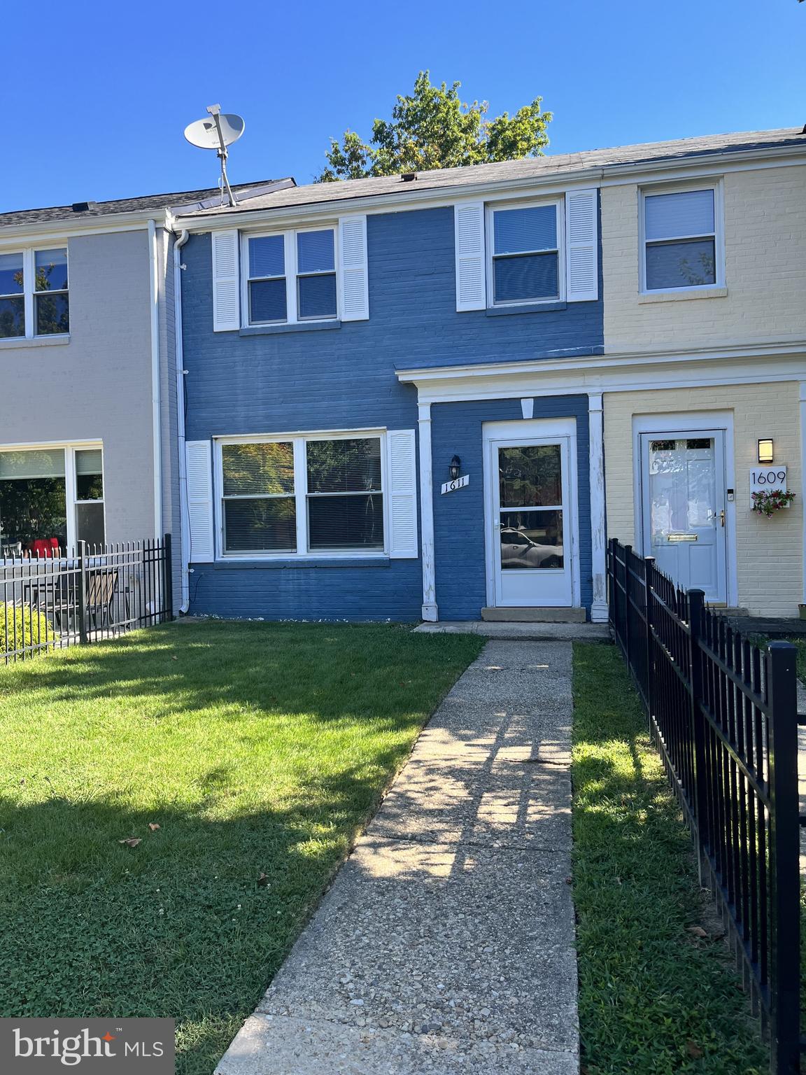 This ​Kenwood Towers 2 level interior row house features 3 bedrooms, 1 bath, hardwood floors throughout, fully equipped kitchen with opening to dining area, gas cooking and central air, fenced back yard with large patio, washer/dryer in storage room with access to the backyard off of the kitchen, available mid-May! Perfectly located close to public transportation, restaurants, shops.