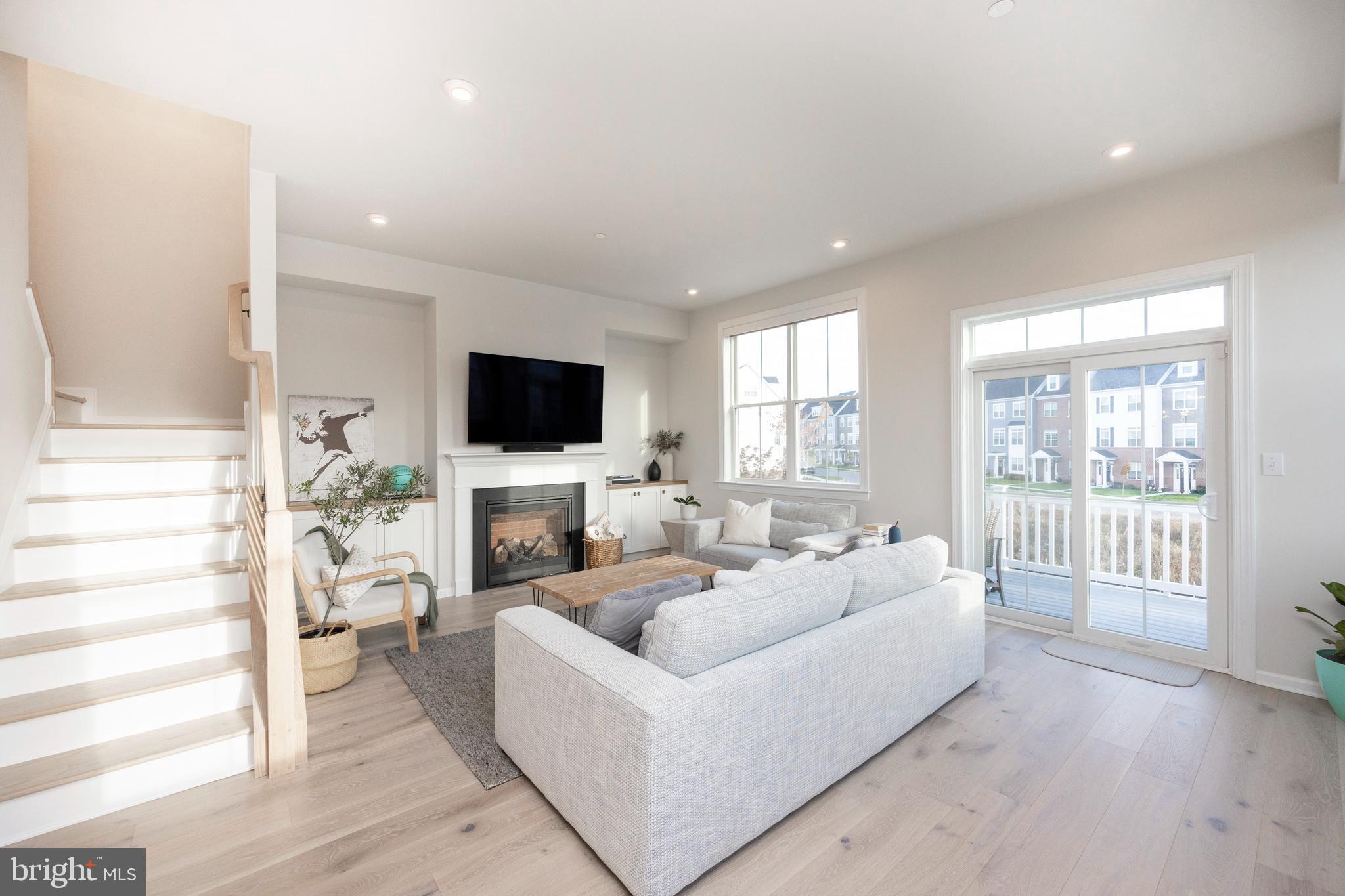 STEELPOINTE - Residential