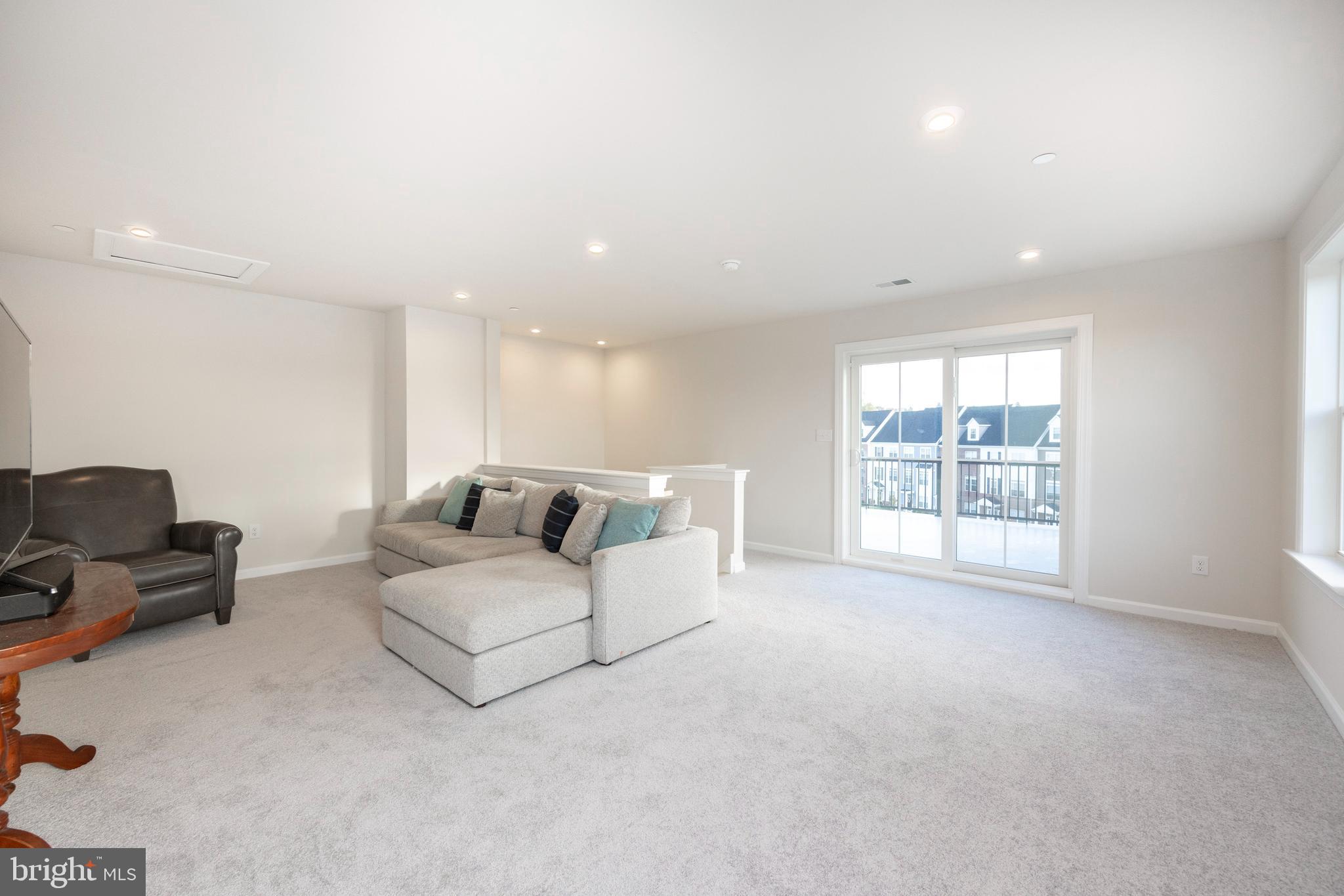 STEELPOINTE - Residential