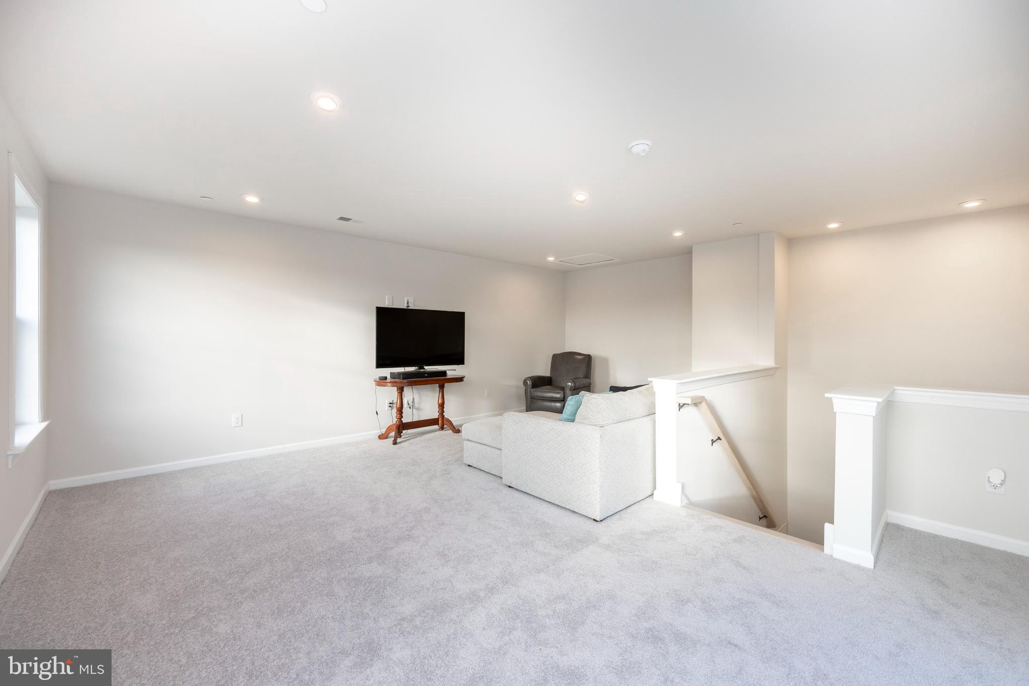 STEELPOINTE - Residential