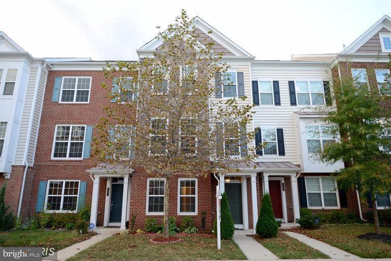 Beautiful well well-taken cared TH, great location, close to shopping, tot lots, pool, schools RT 50, I 66 Dulles airport & more , walking to Park & ride & bus to Reston metro and DC commute. 4 beds 3.5 baths, clean, bright and spacious beauty, 2 rear garages, 42'' cabinets, granite counters, Black appliances, balcony, LL suite, separate master bath with shower and tub a beauty waiting for you.
