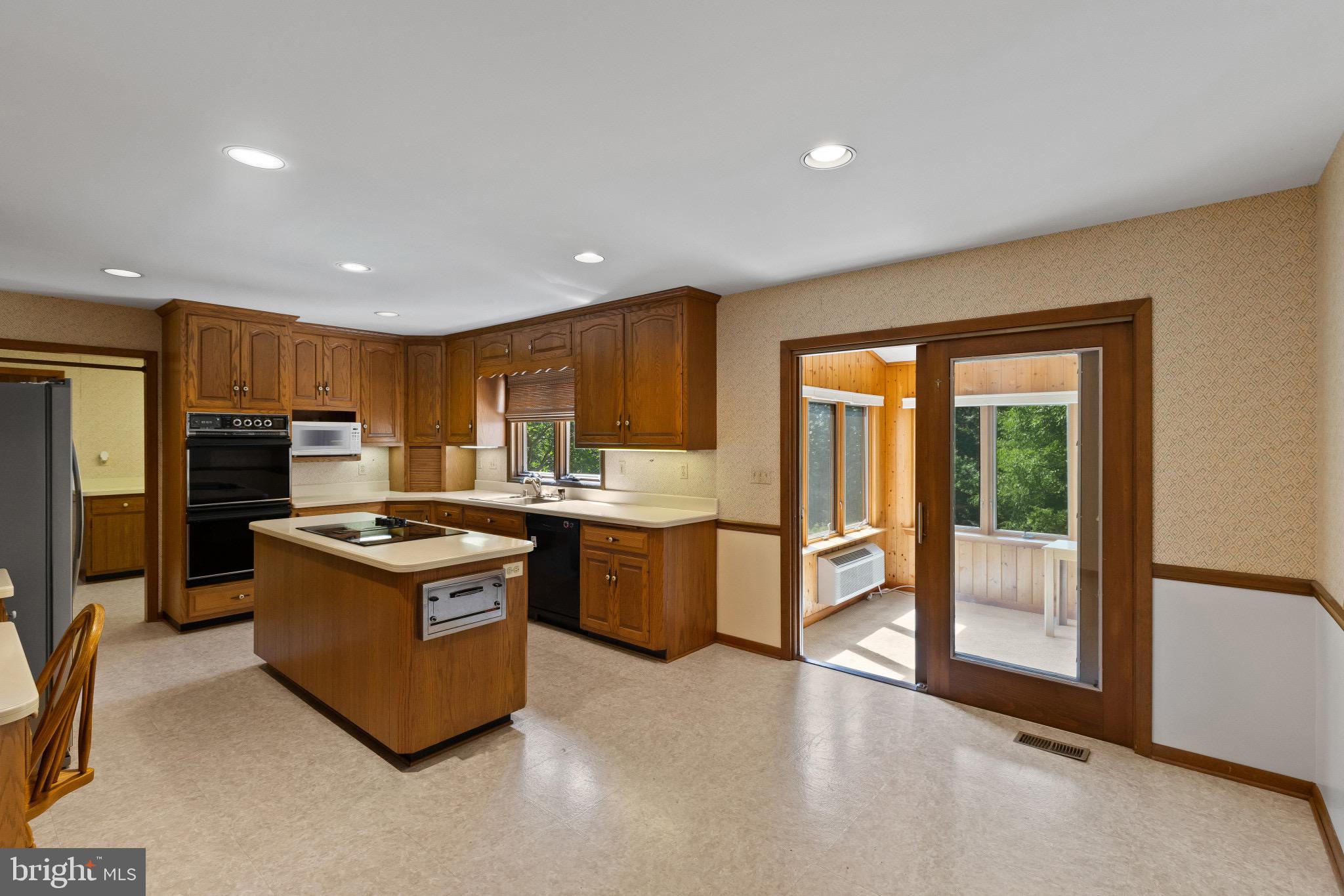 SHELTON - Residential