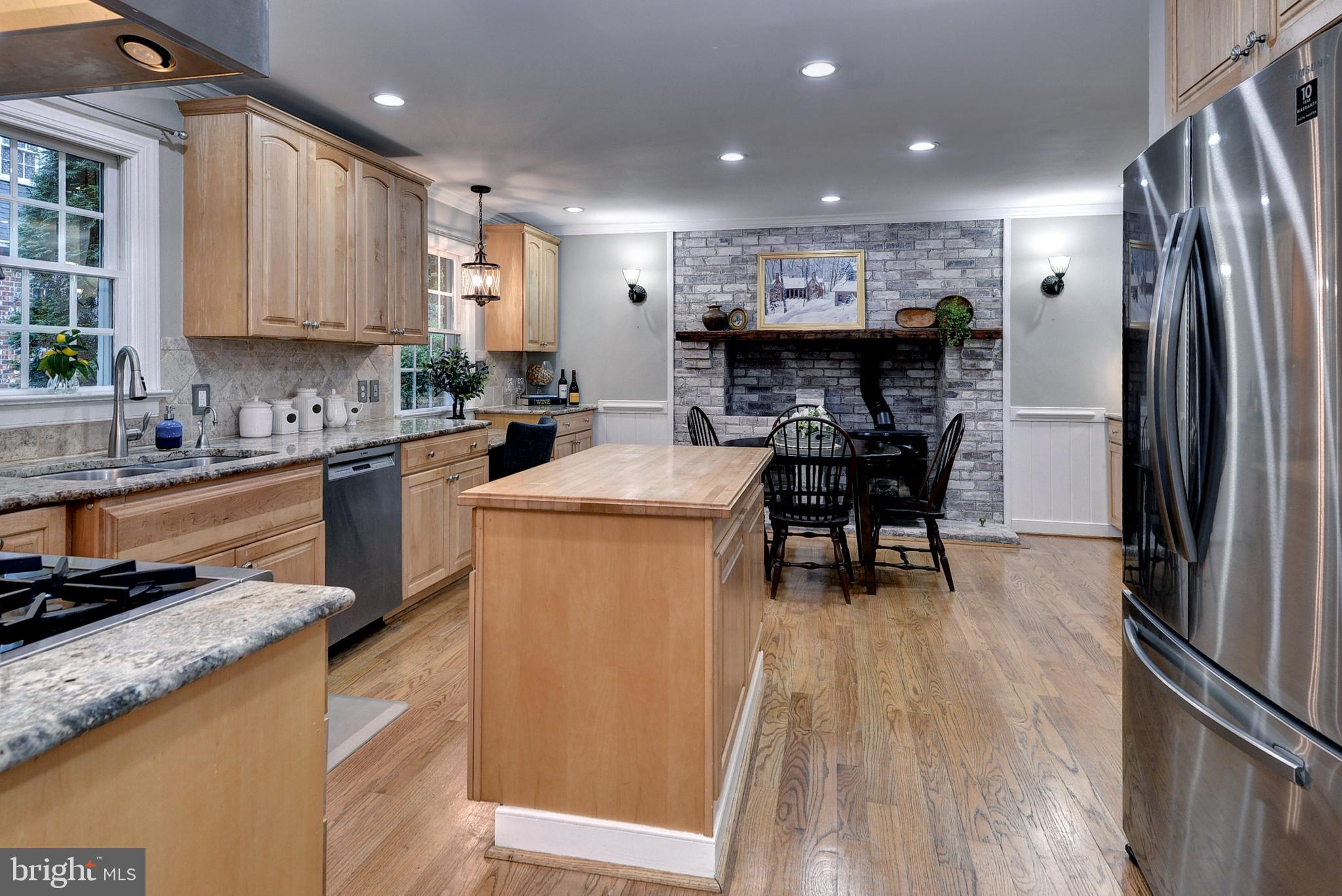 QUEENS LAKE - Residential
