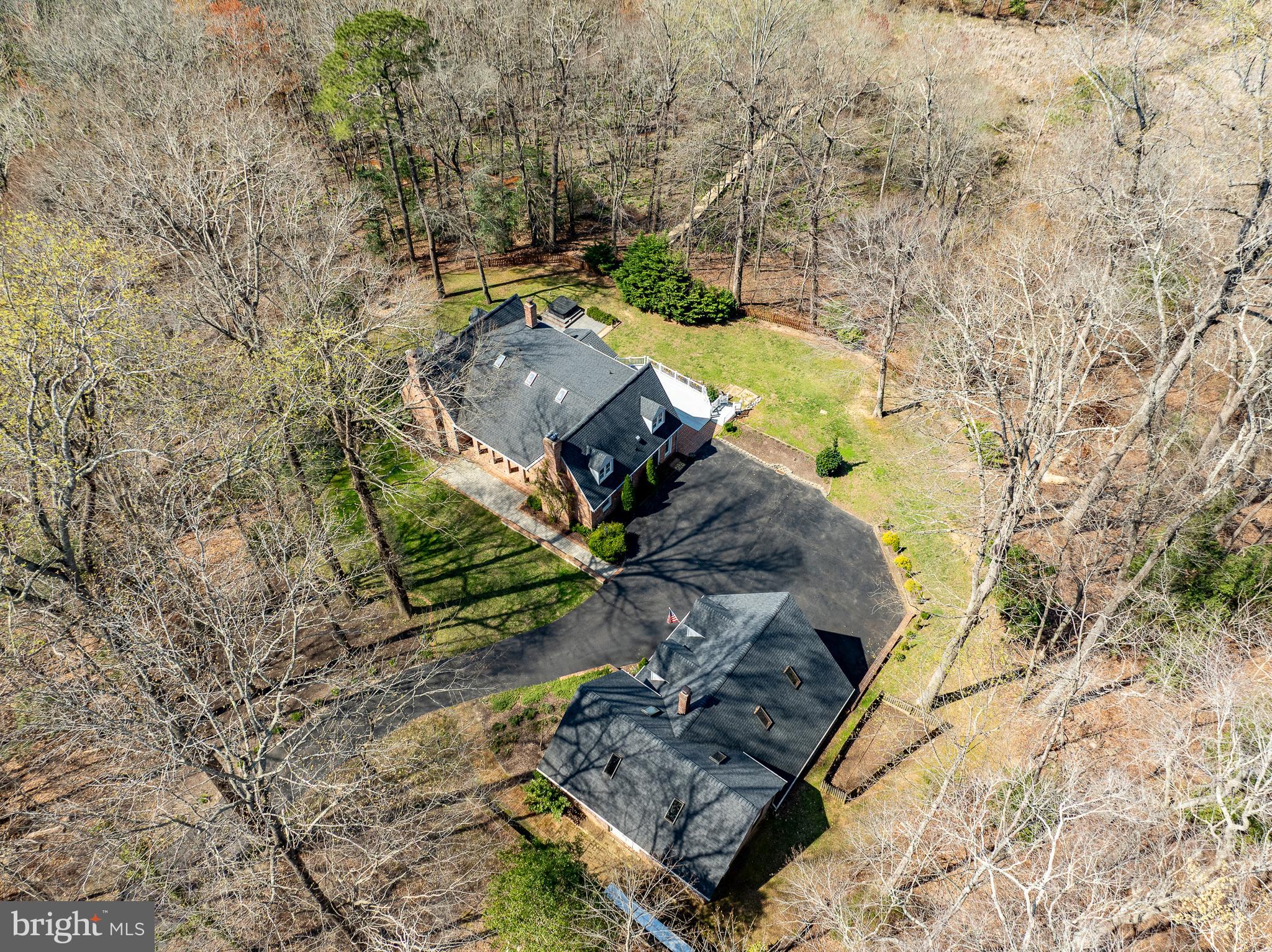 QUEENS LAKE - Residential