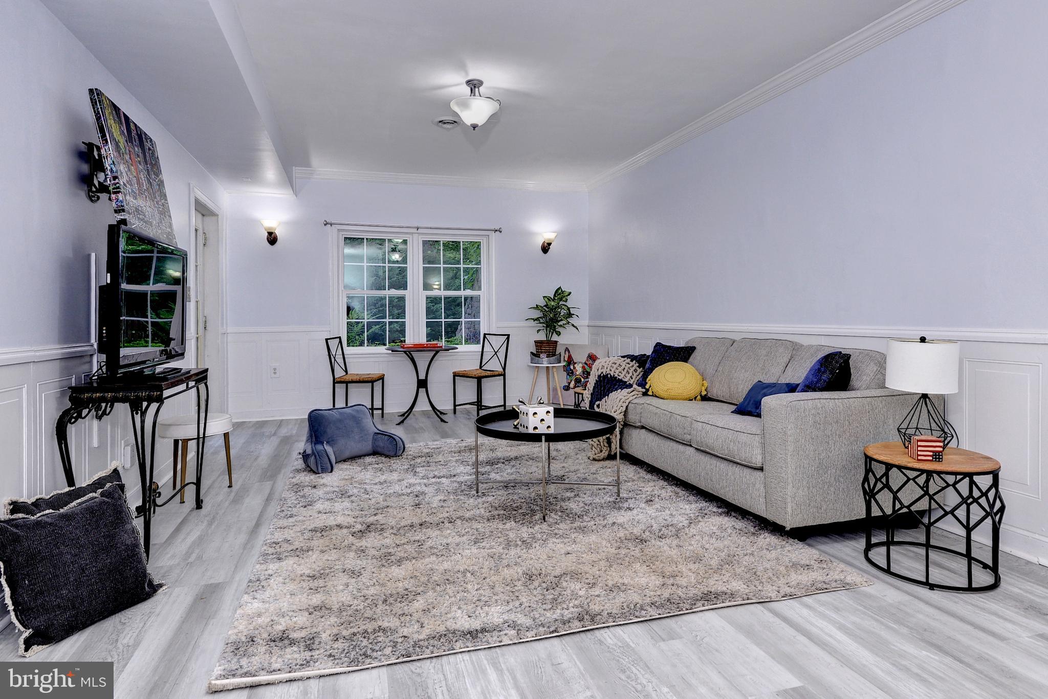 QUEENS LAKE - Residential
