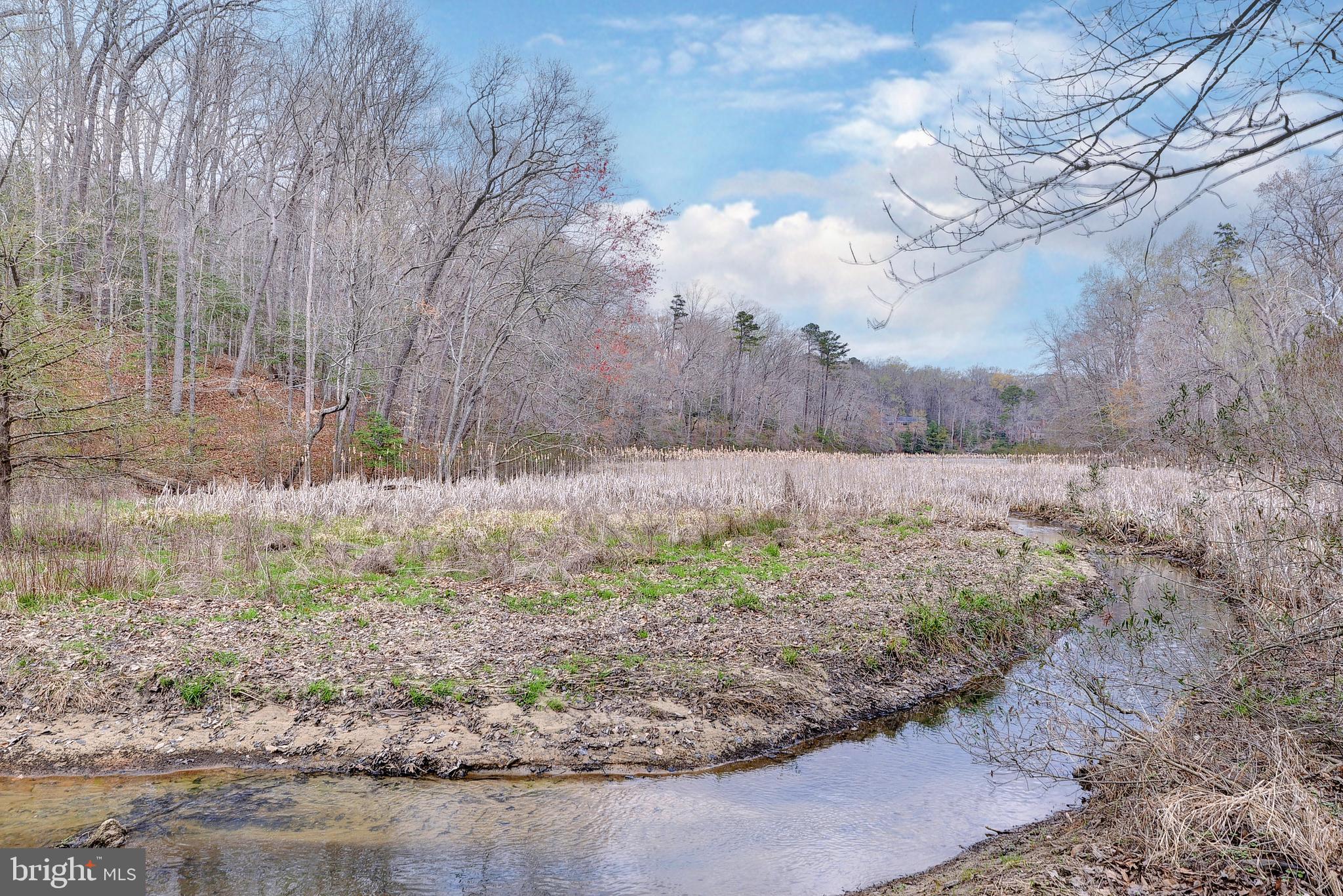 QUEENS LAKE - Residential