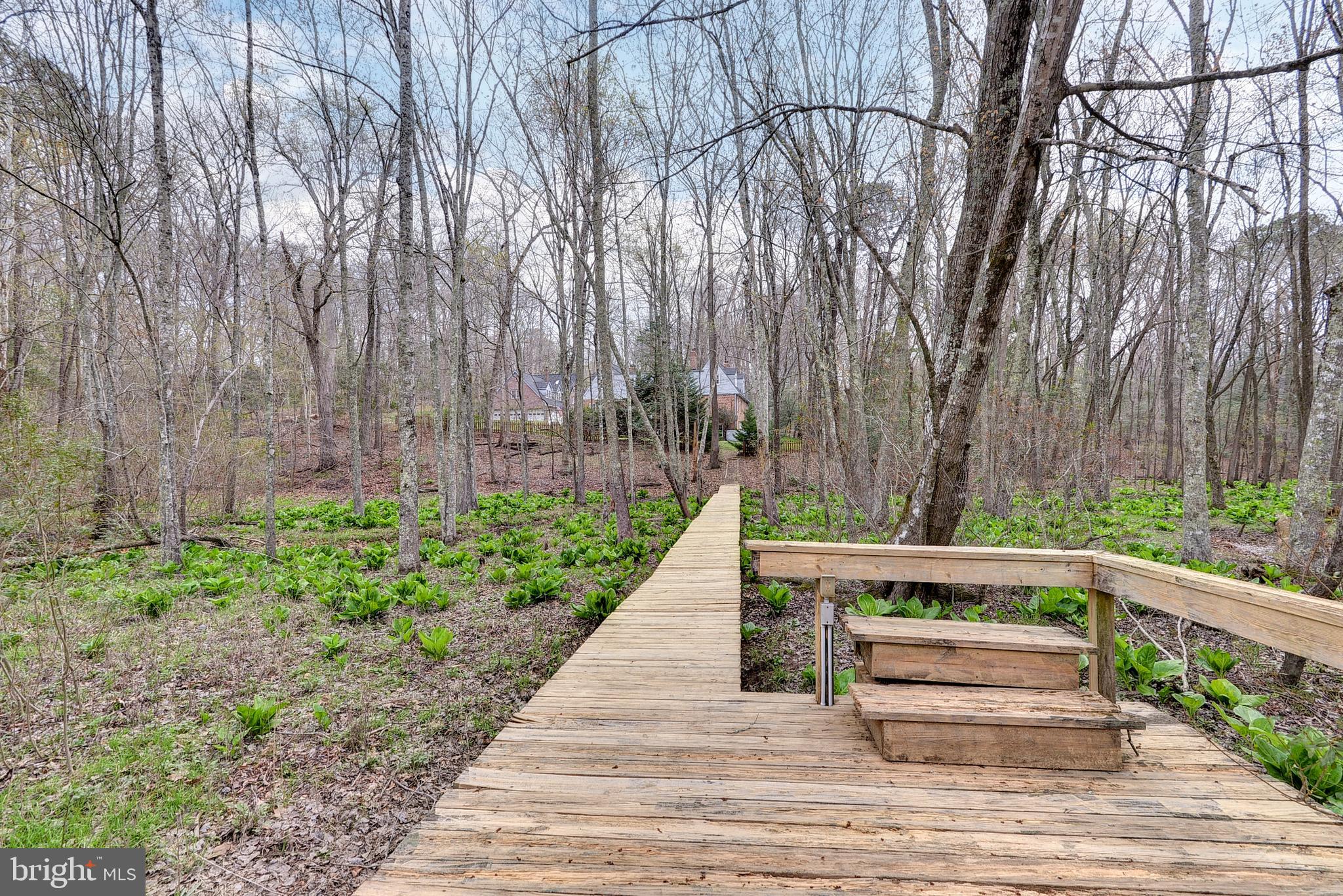 QUEENS LAKE - Residential