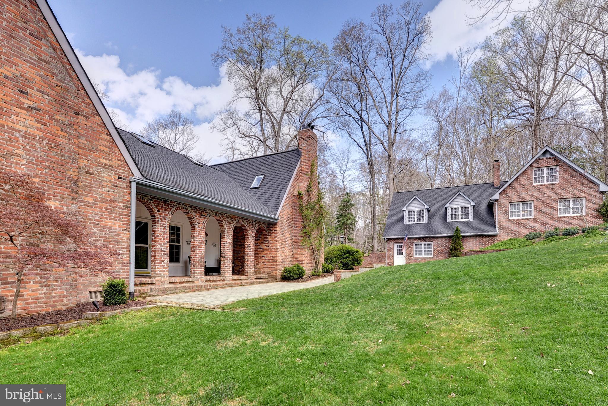 QUEENS LAKE - Residential