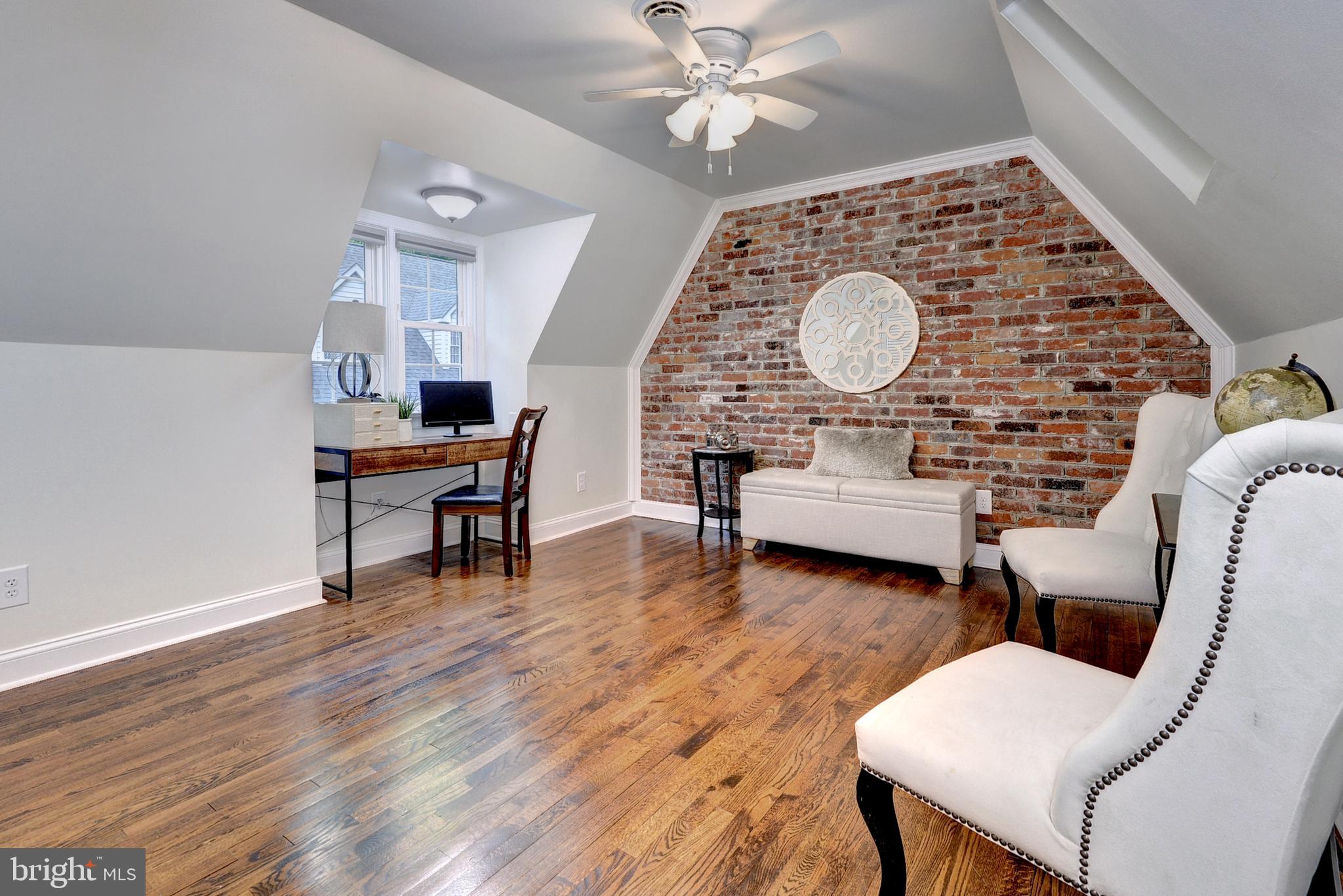QUEENS LAKE - Residential
