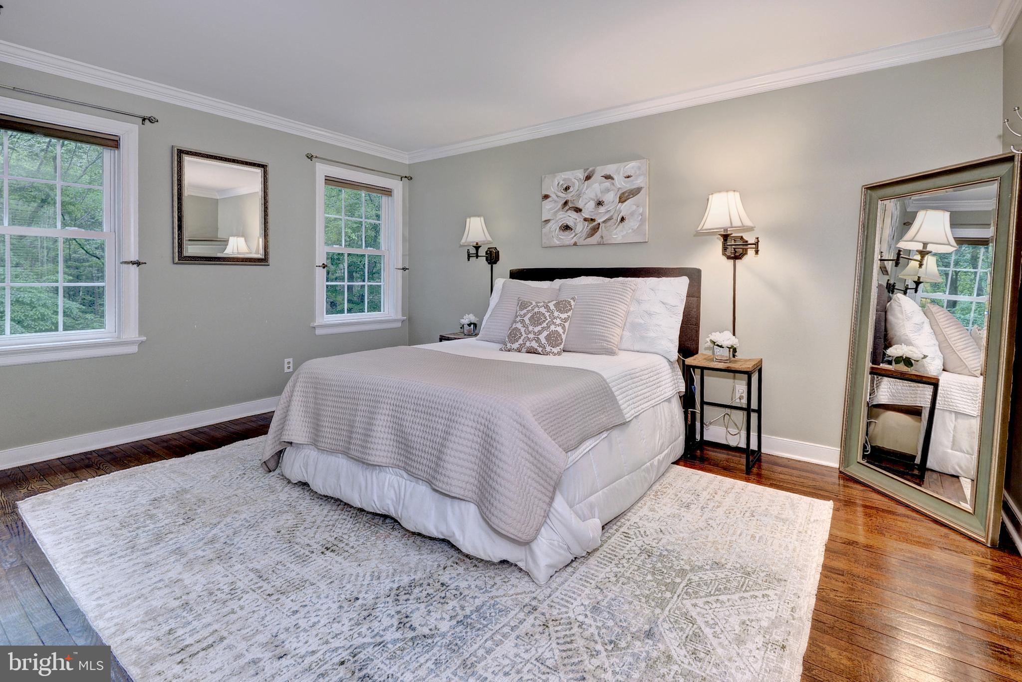 QUEENS LAKE - Residential