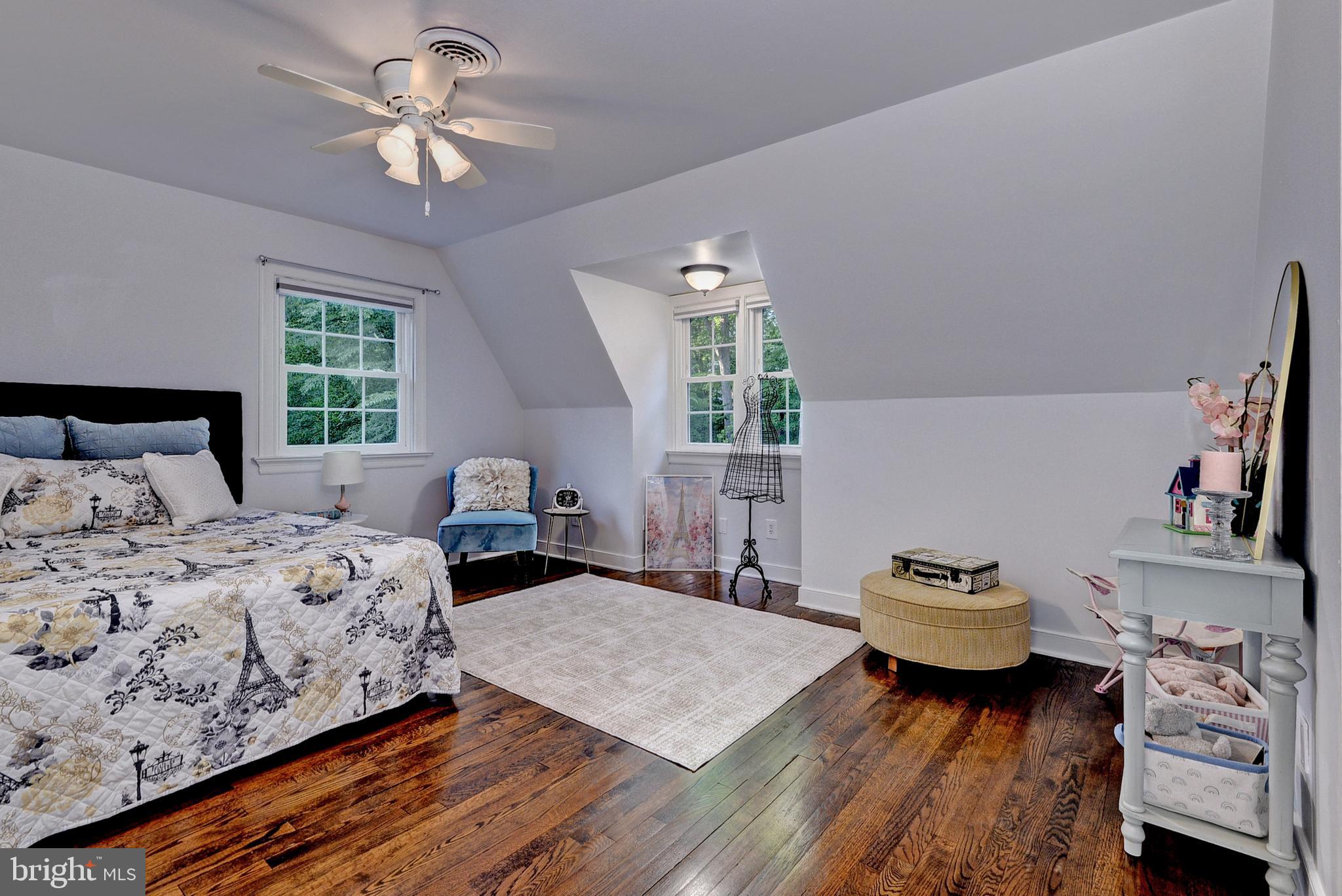 QUEENS LAKE - Residential