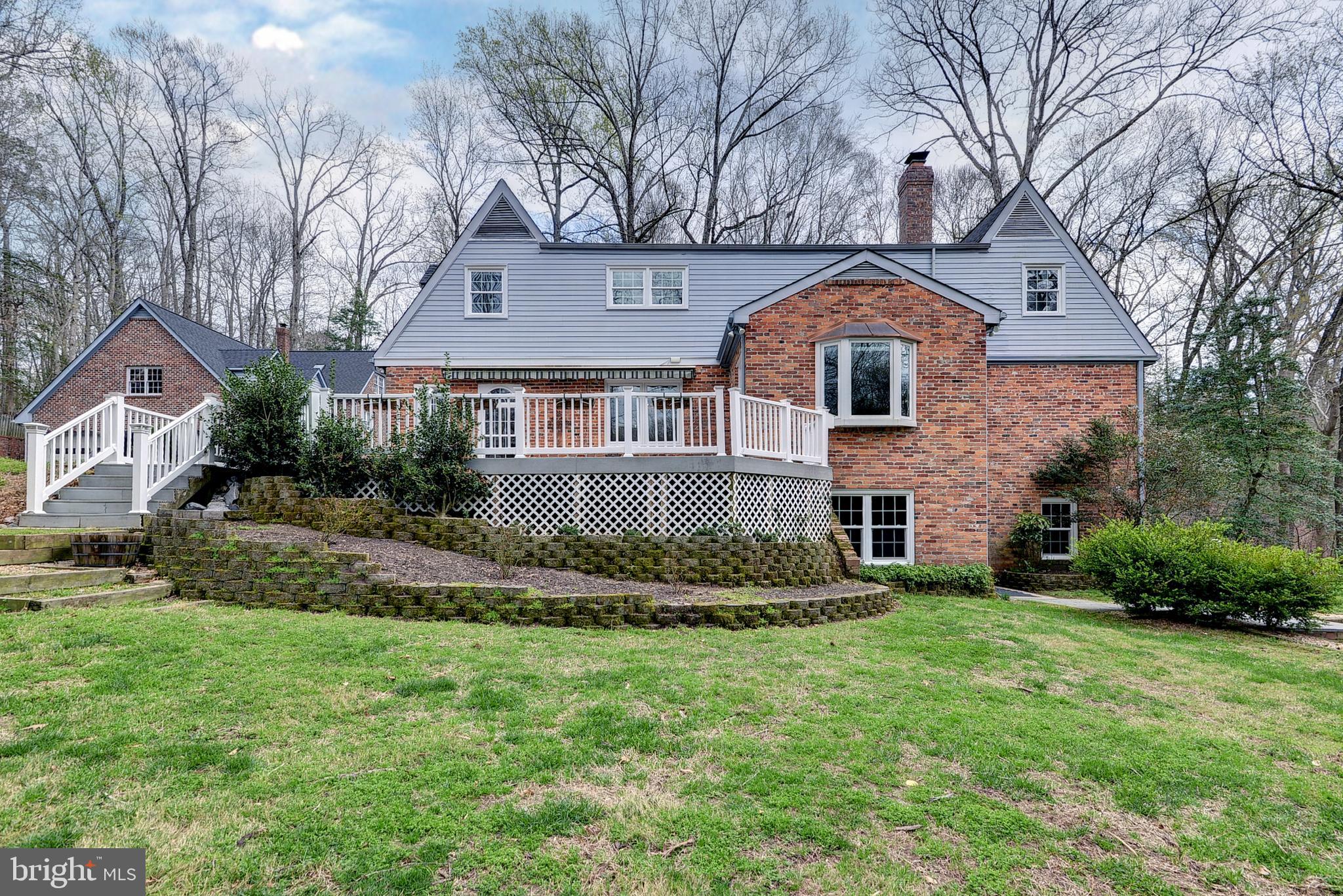 QUEENS LAKE - Residential
