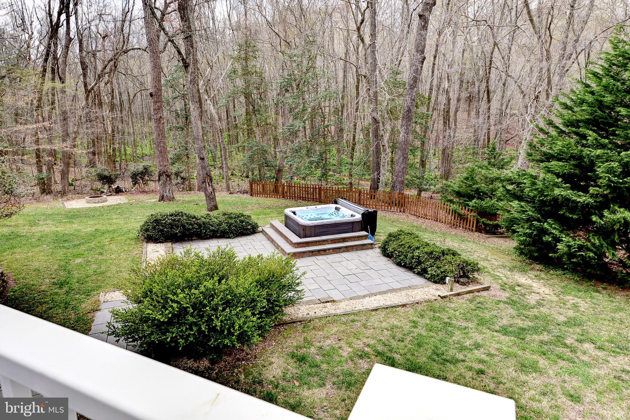 QUEENS LAKE - Residential