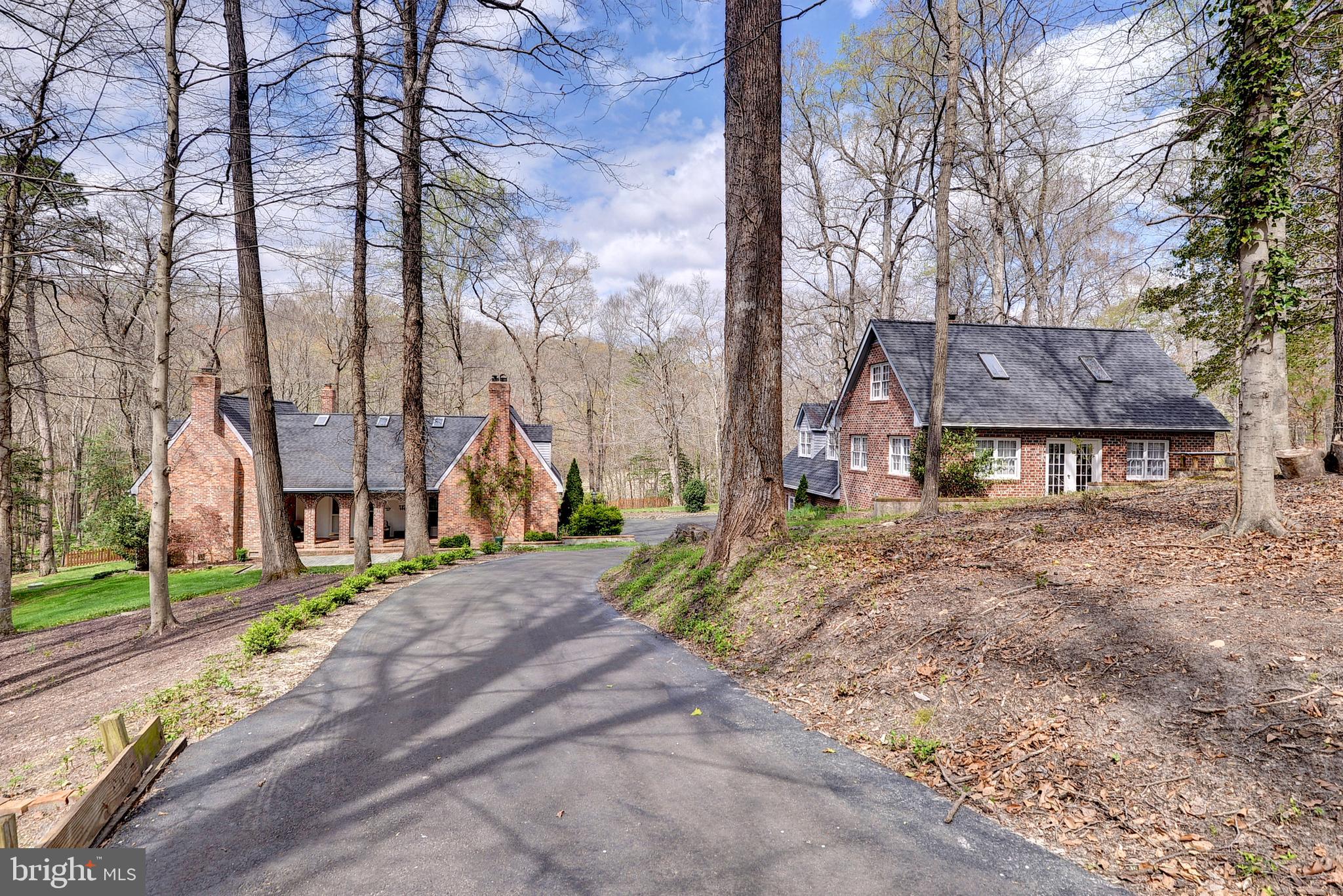 QUEENS LAKE - Residential