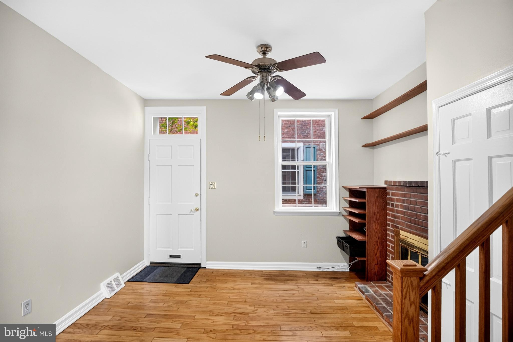 QUEEN VILLAGE - Residential