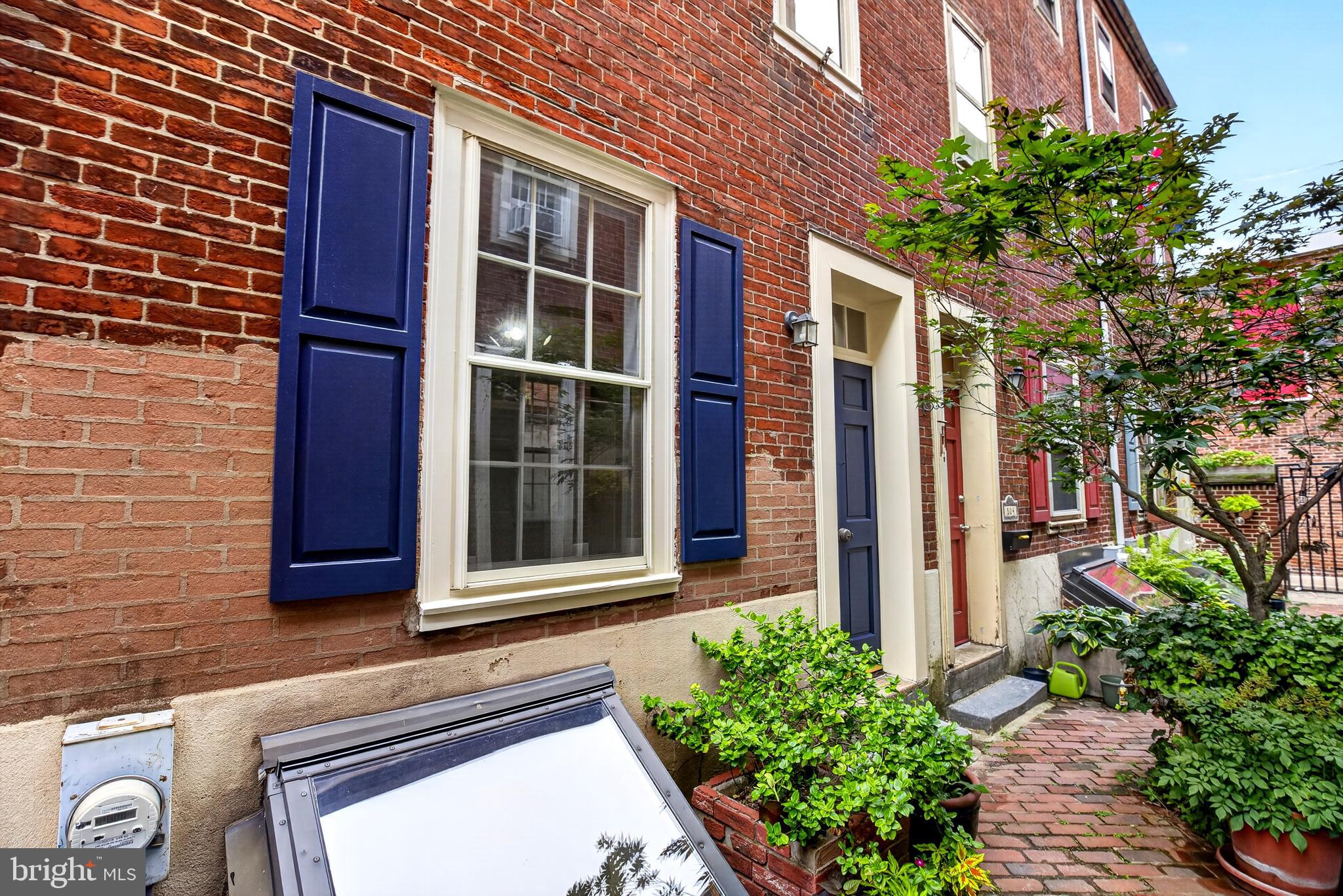 QUEEN VILLAGE - Residential
