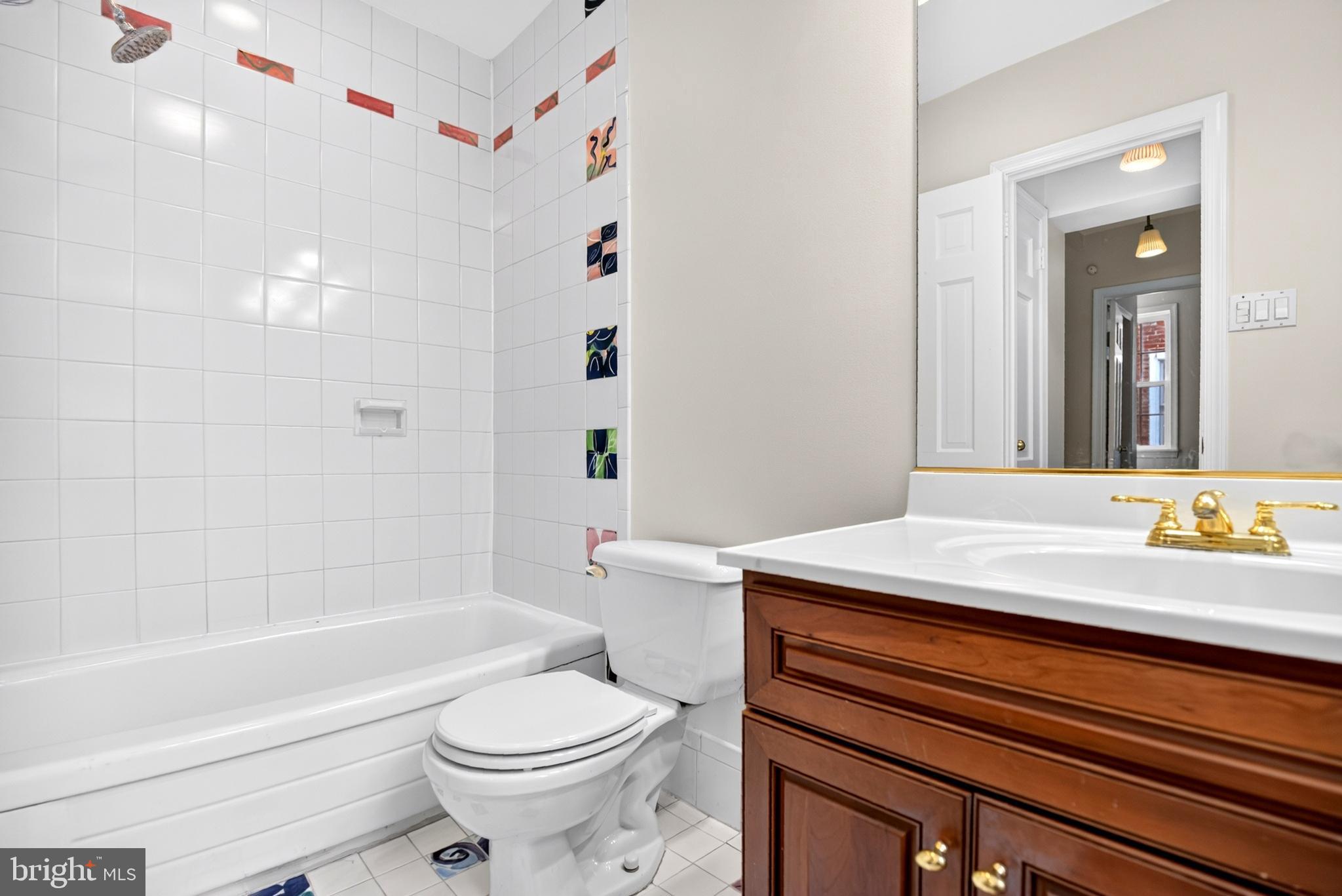 QUEEN VILLAGE - Residential