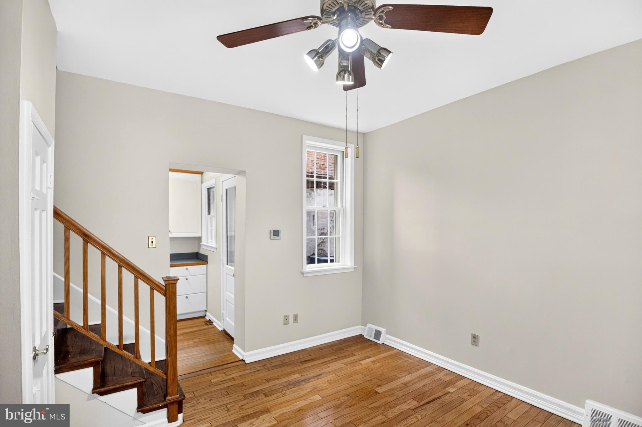 QUEEN VILLAGE - Residential