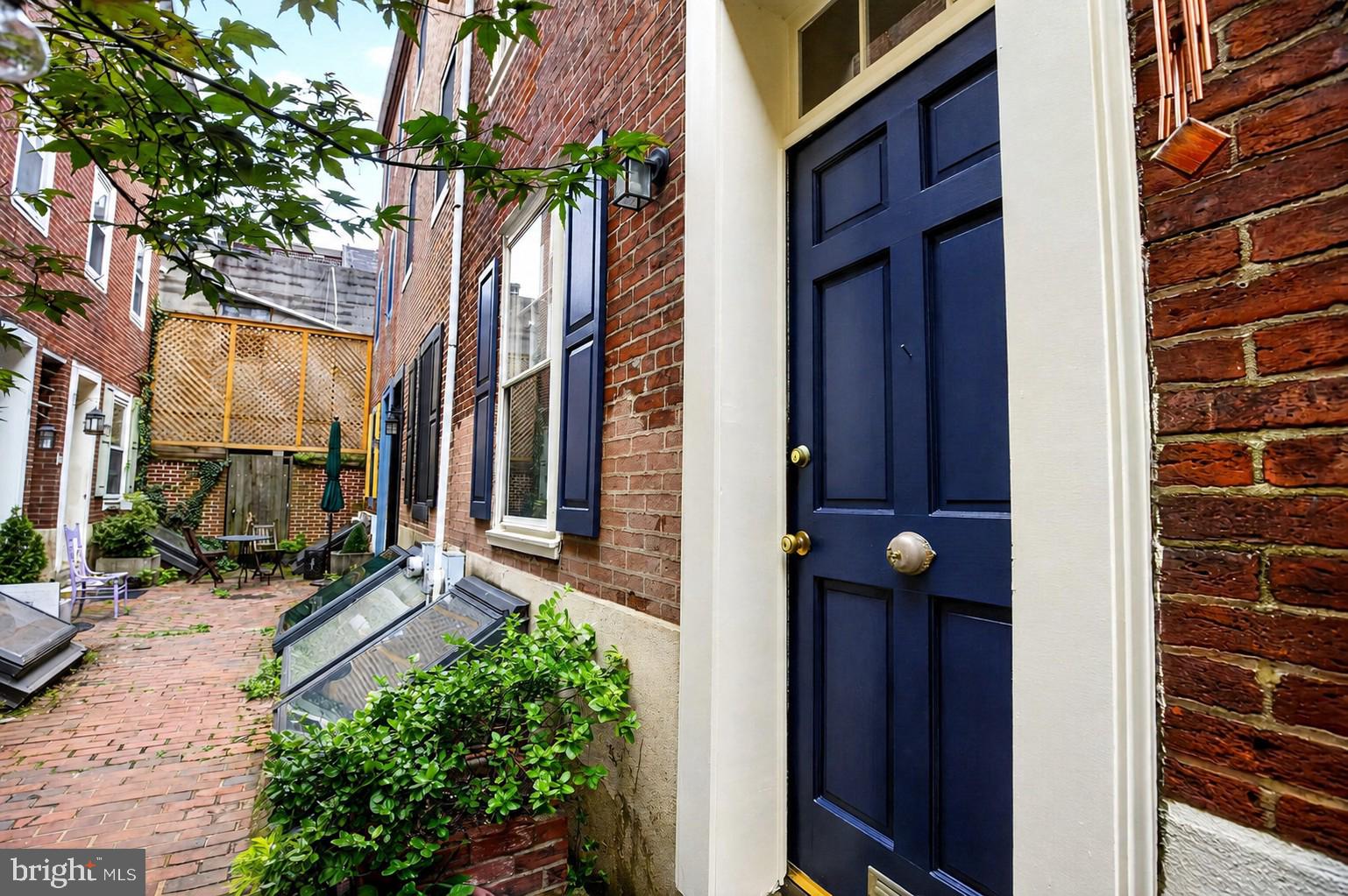 QUEEN VILLAGE - Residential