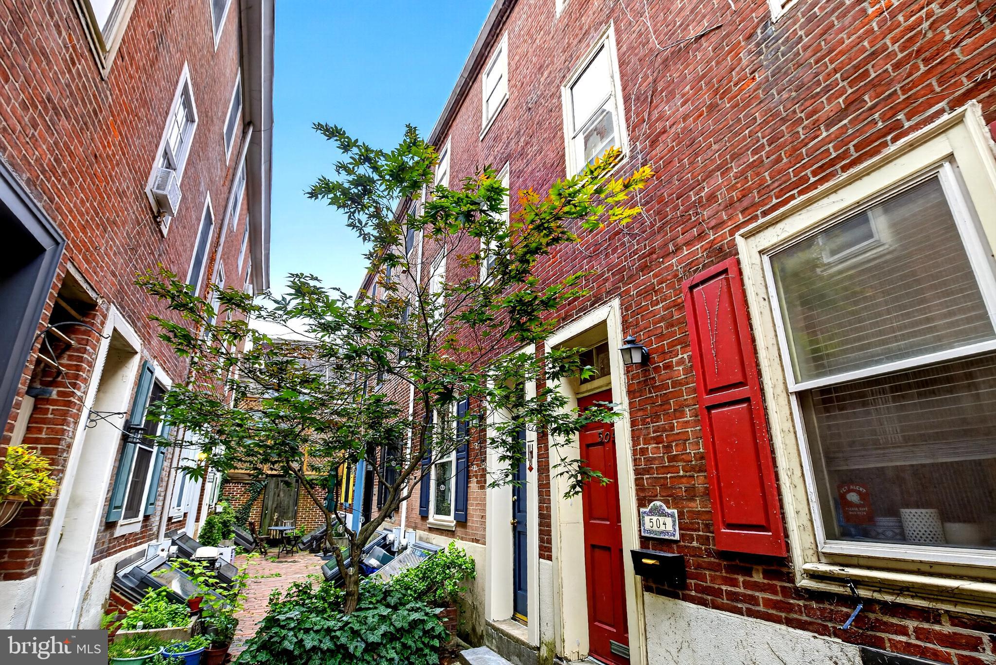 QUEEN VILLAGE - Residential