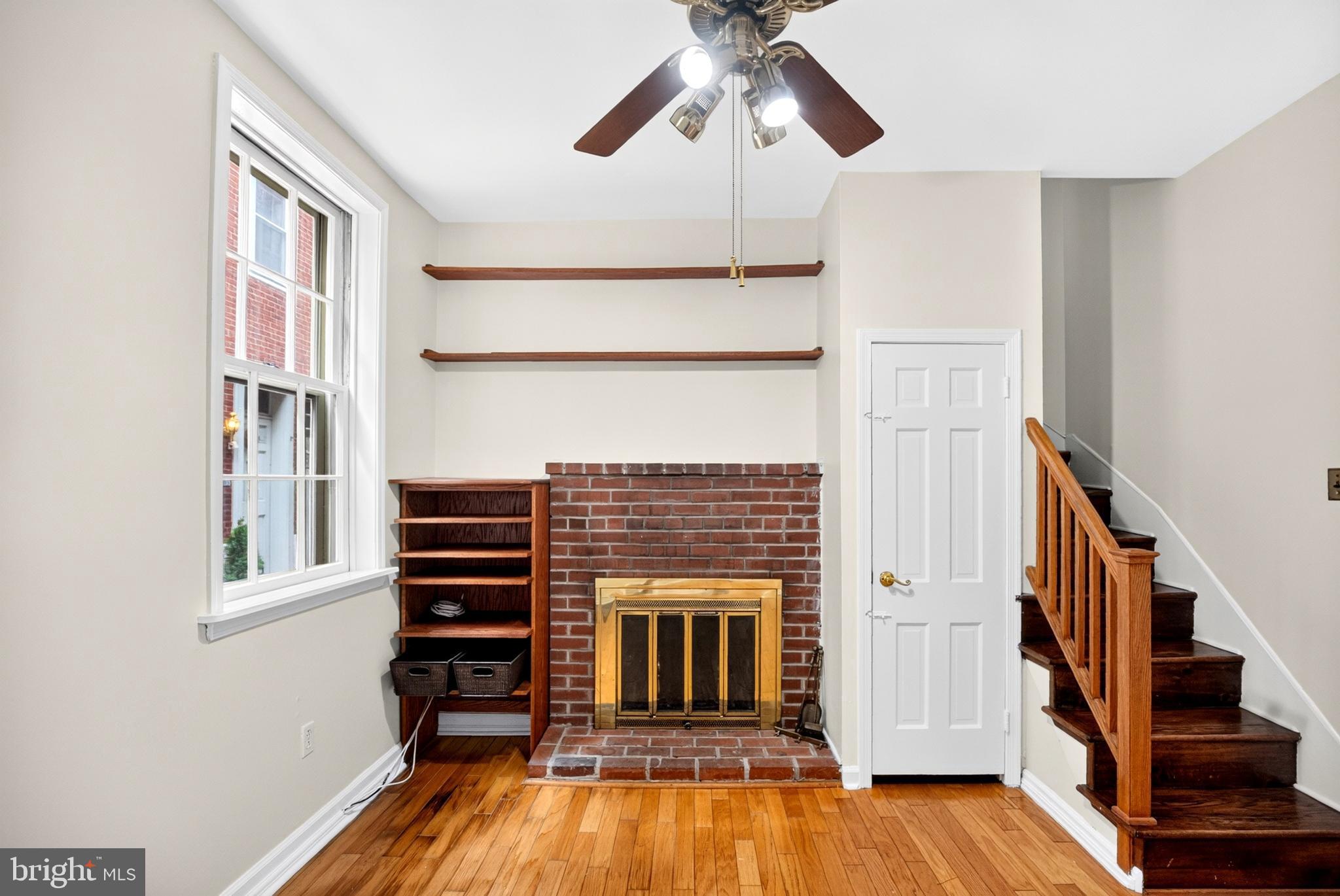 QUEEN VILLAGE - Residential