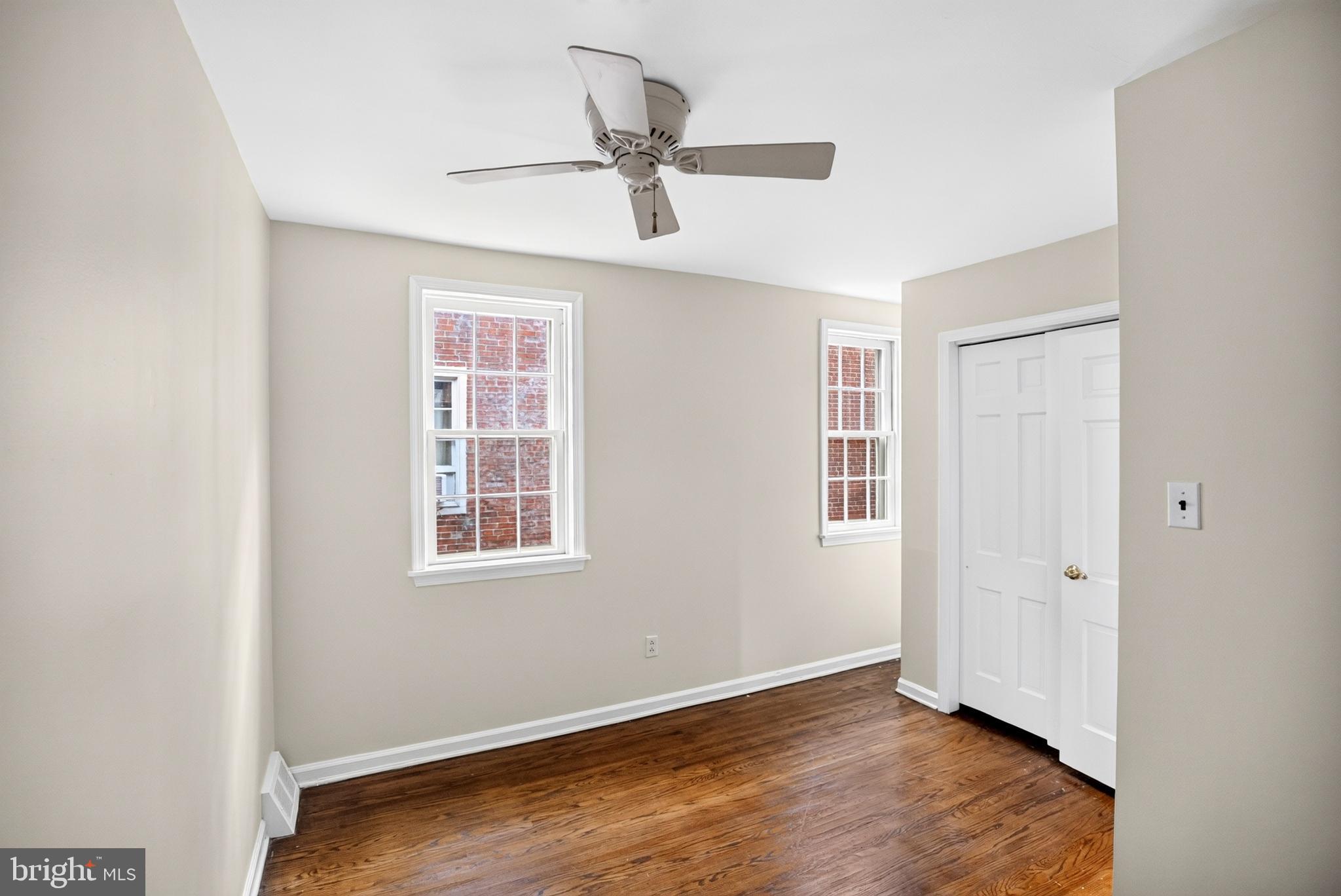 QUEEN VILLAGE - Residential